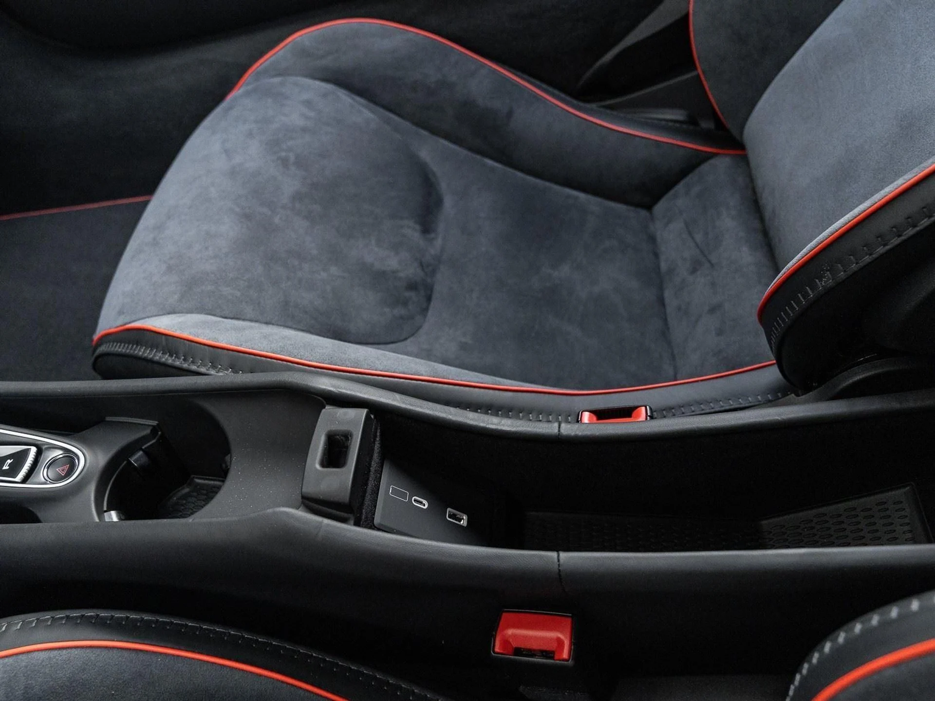 mph031_3846891012_Used_2025_Mc_Laren_Artura_Coupe_1773864519_d58d78a8d0