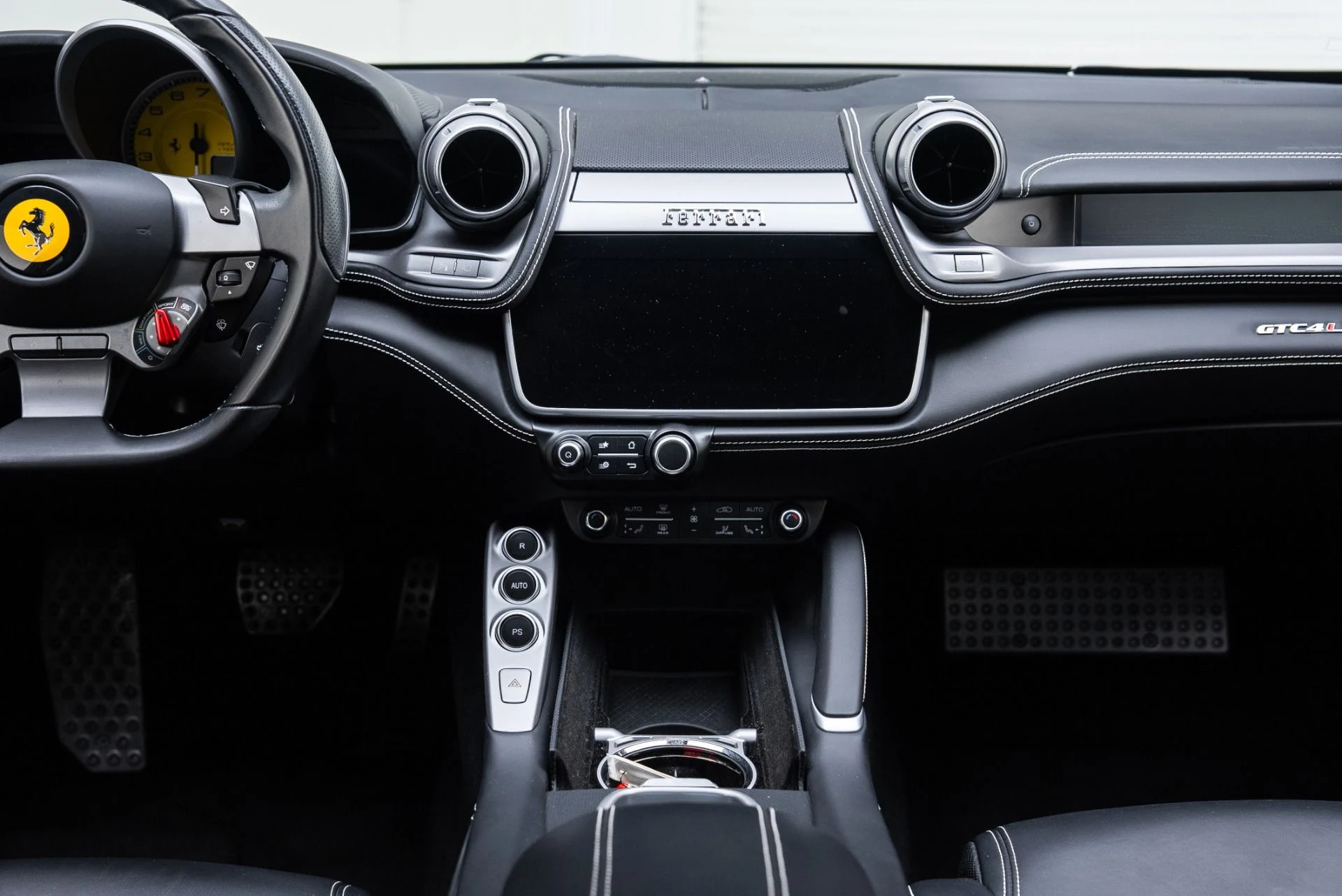 mph031_3855471114_Used_2018_Ferrari_GTC_4_Lusso_1768413895_ac16c8b78b