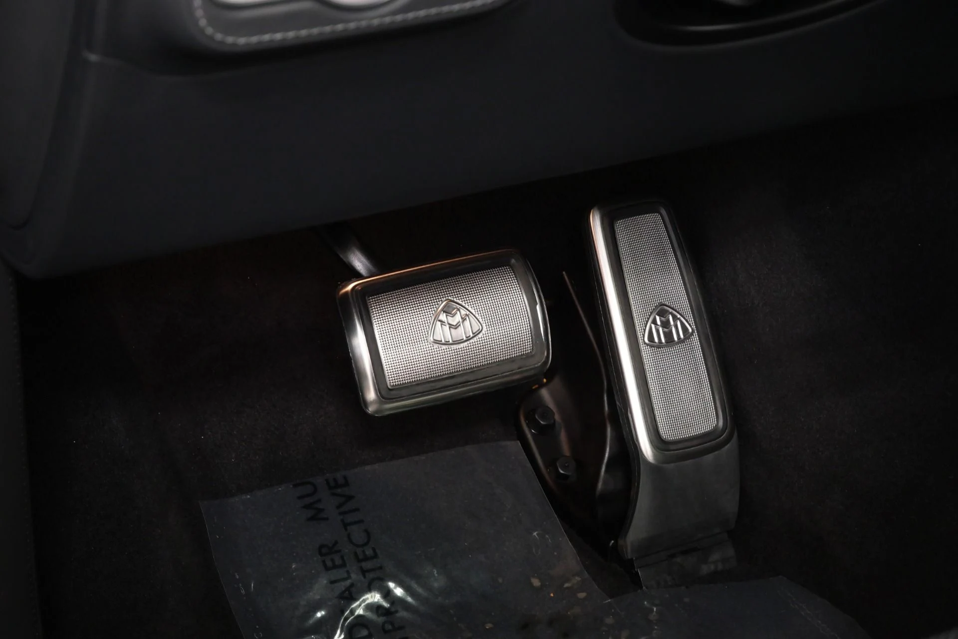 mph031_3859804222_Used_2023_Mercedes_Benz_Maybach_GLS_600_4_MATIC_4_Seat_Configuration_Rear_Refrigerator_1787325899_8a155b16e0