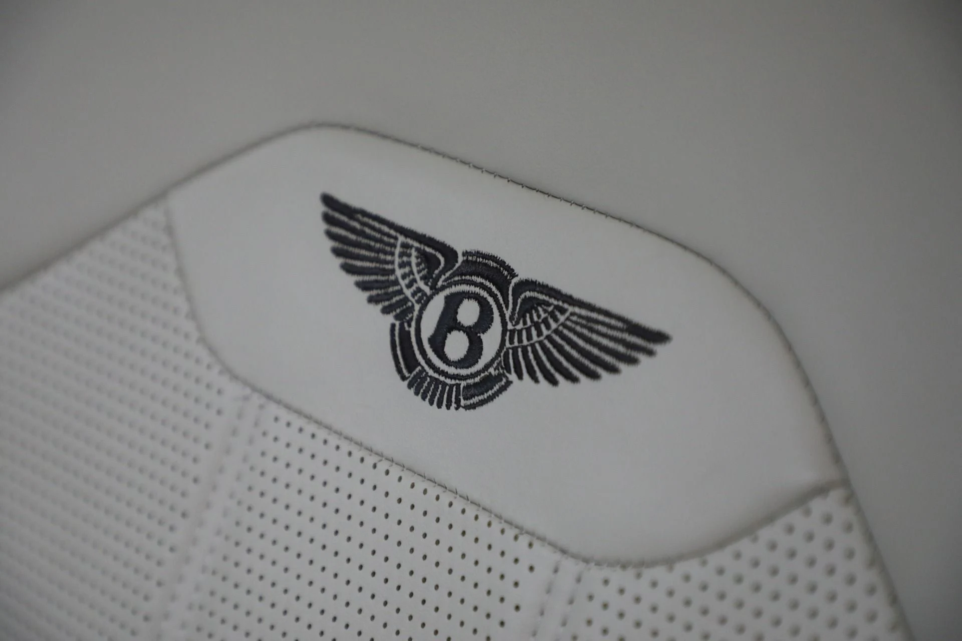 mph031_3864885438_Used_2021_Bentley_Bentayga_V8_1780783539_27c8c1b070