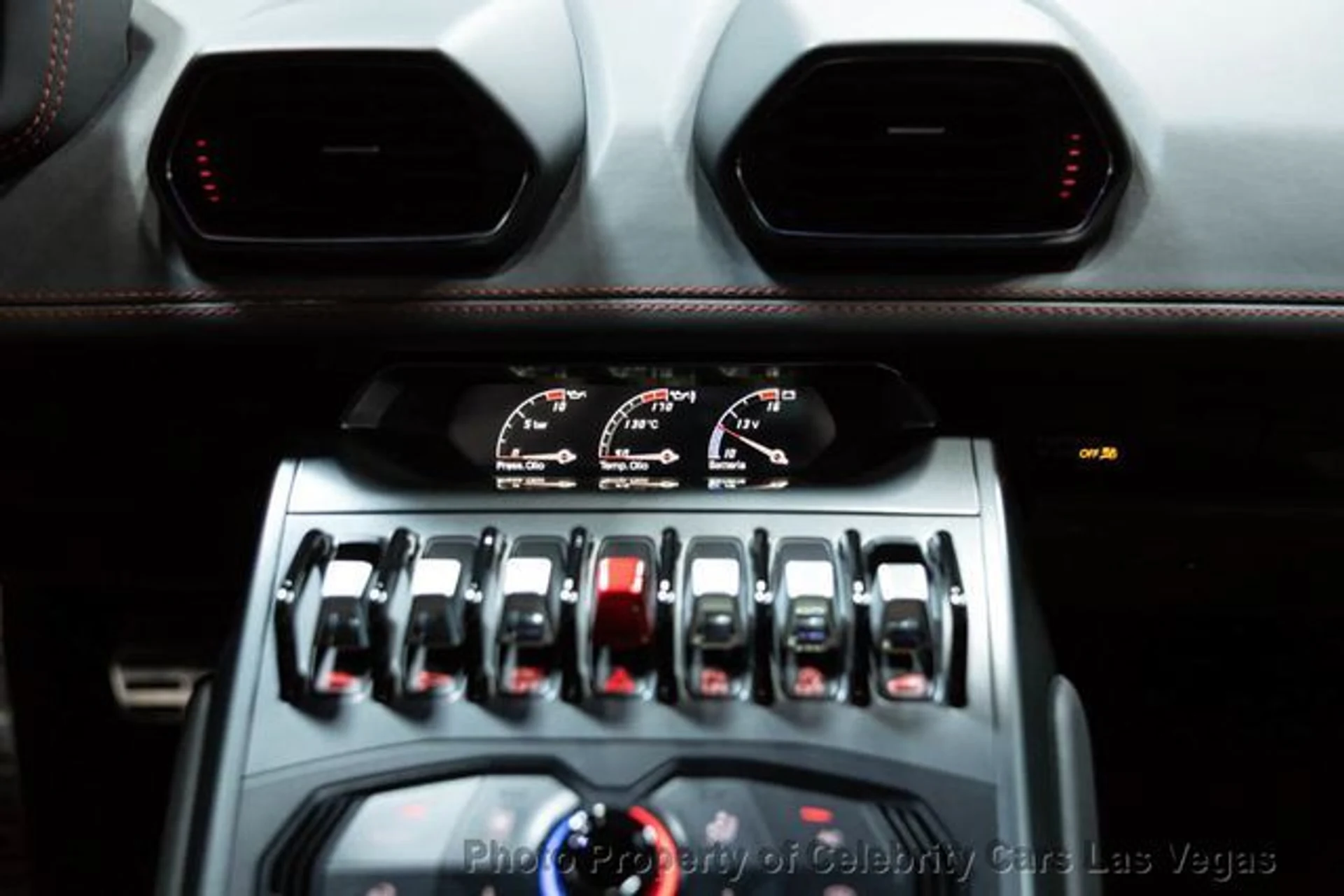 mph031_3866934747_used_2019_lamborghini_huracan_lp5802_9707_22868387_36_640_b84d4a8c7f