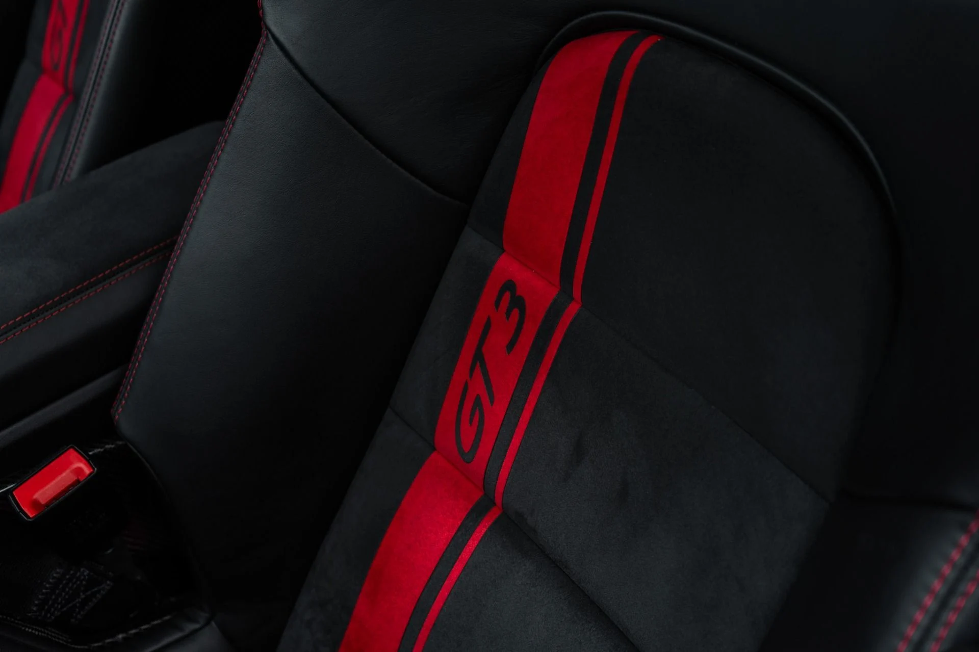 mph031_3871427857_Used_2018_Porsche_911_GT_3_1780955665_410edee795