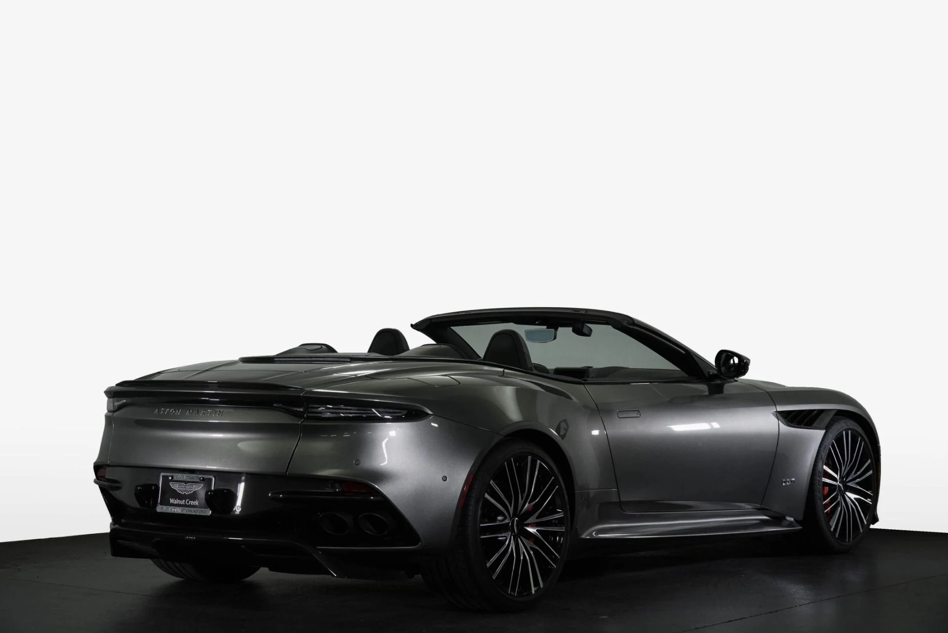 mph031_3872836394_Used_2020_Aston_Martin_DBS_Superleggera_1765307997_dee08a409b