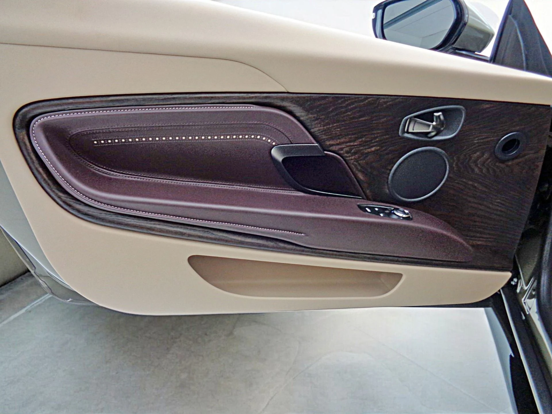 mph031_3882369166_Used_2018_Aston_Martin_DB_11_V12_Coupe_24b55ecc67