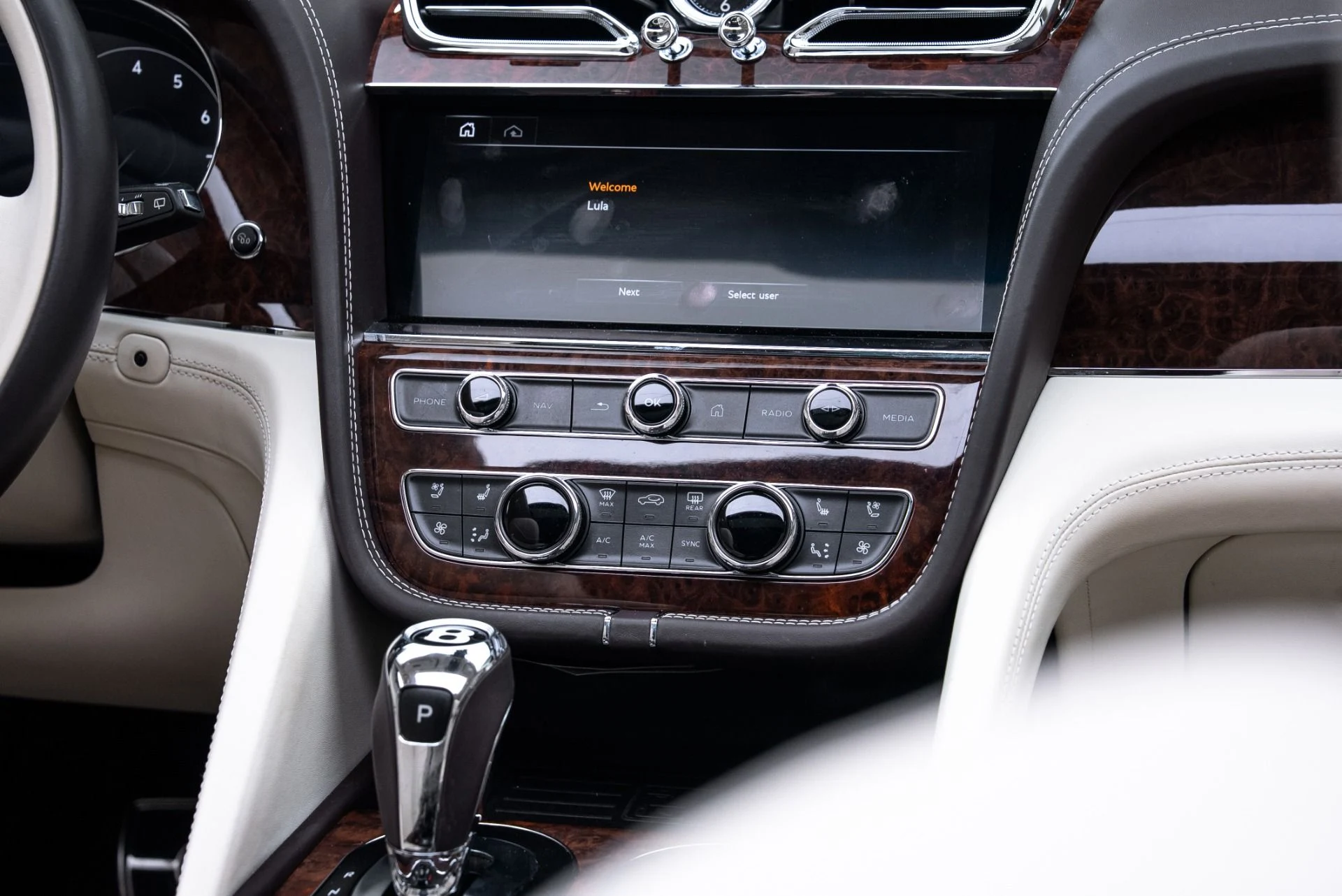 mph031_3925273005_Used_2021_Bentley_Bentayga_V8_1774990429_3ab2350b3d