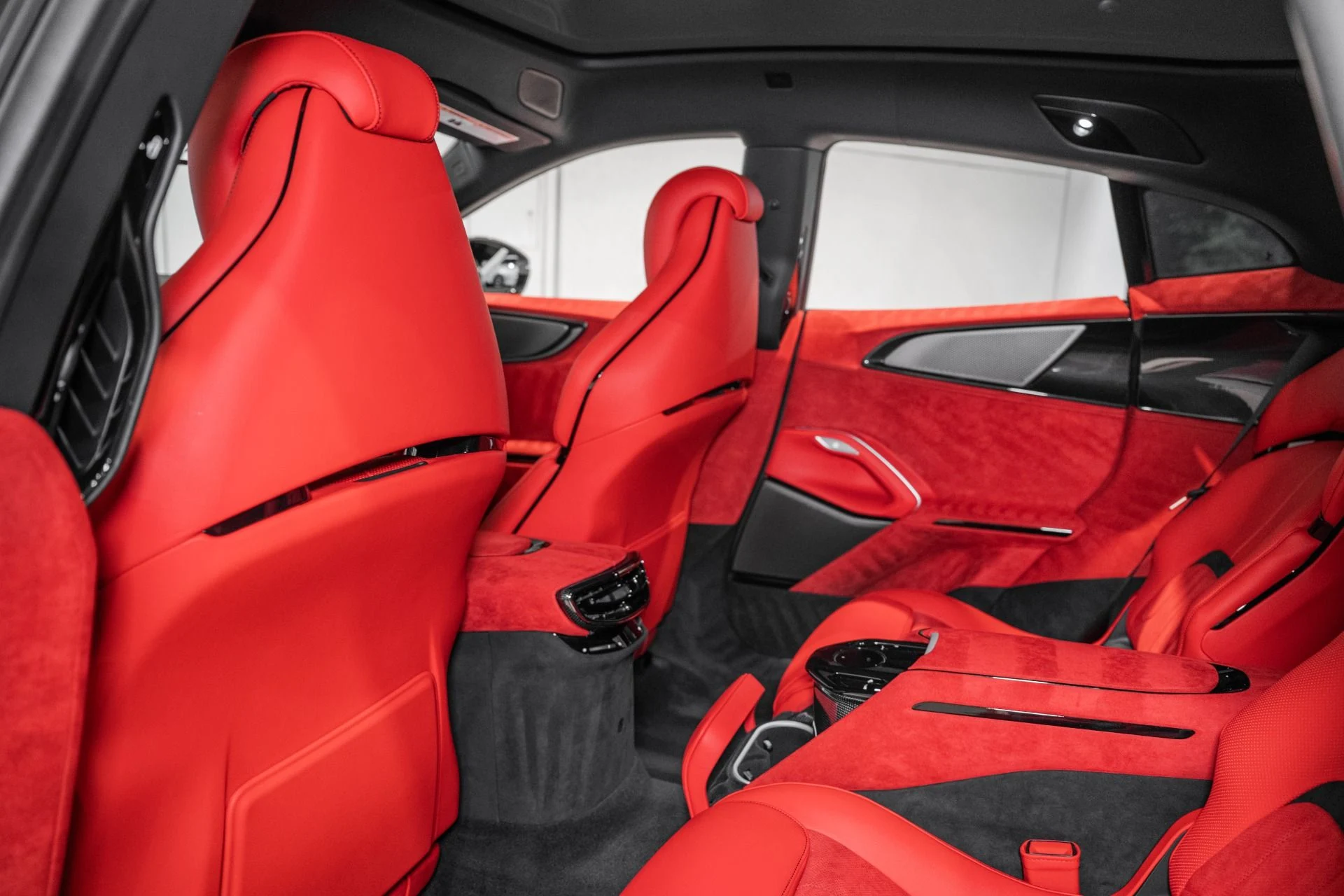 mph031_3932330396_Used_2026_Ferrari_Purosangue_1781276240_787fa49840