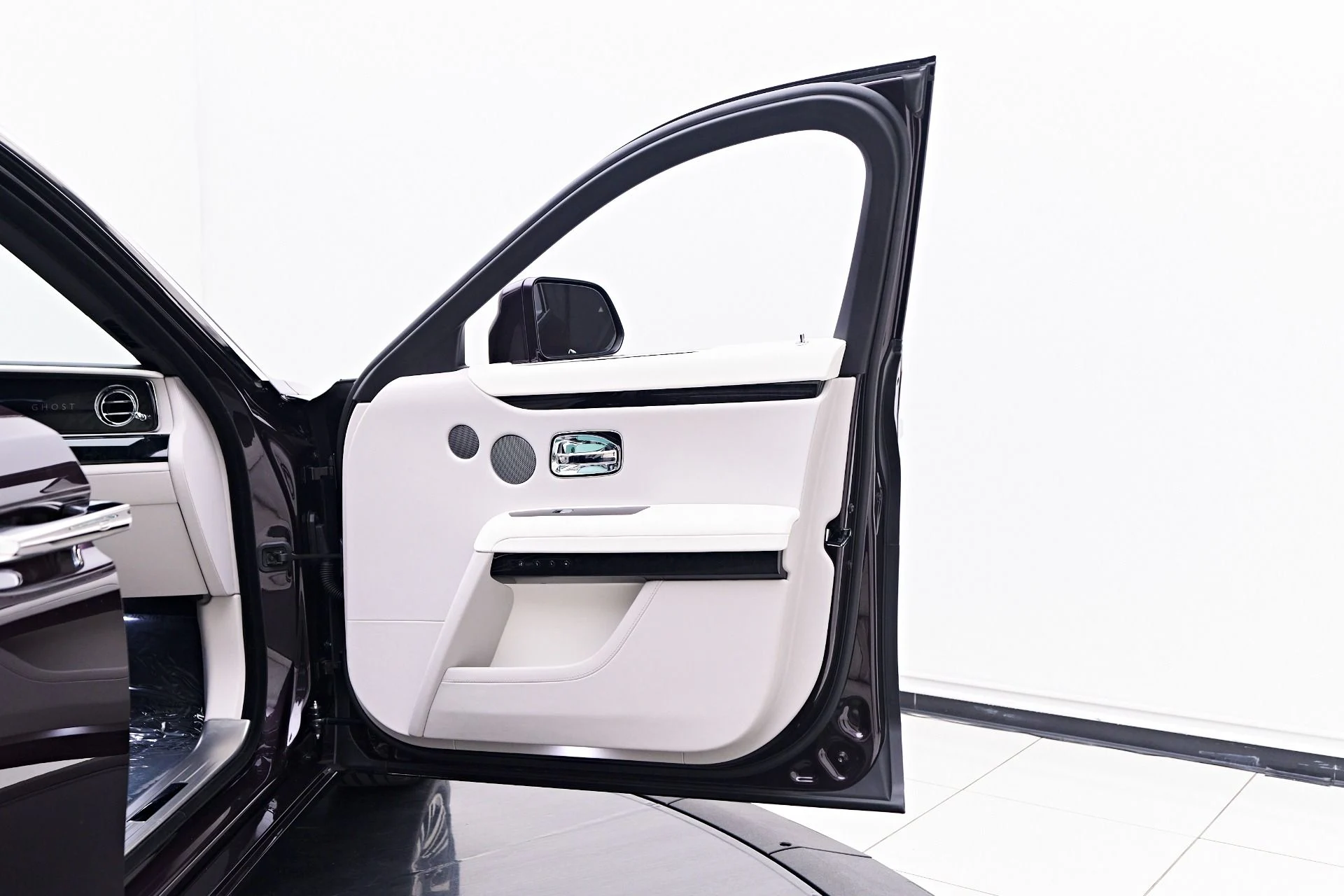 mph031_393766114_Used_2024_Rolls_Royce_Ghost_Base_1752169894_c462cfe3d0