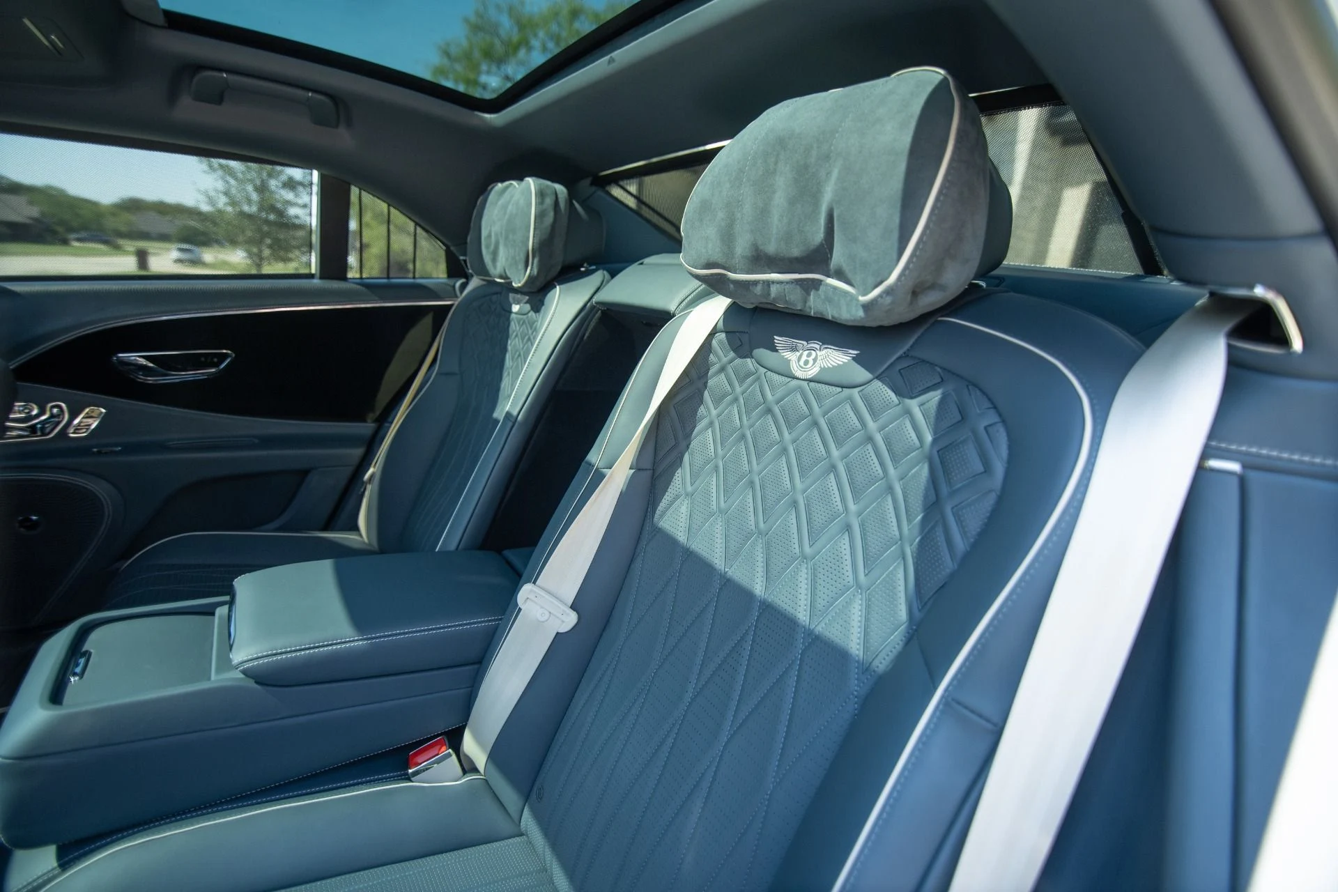 mph031_3945745572_Used_2022_Bentley_Flying_Spur_V8_1791935022_889fe645e1