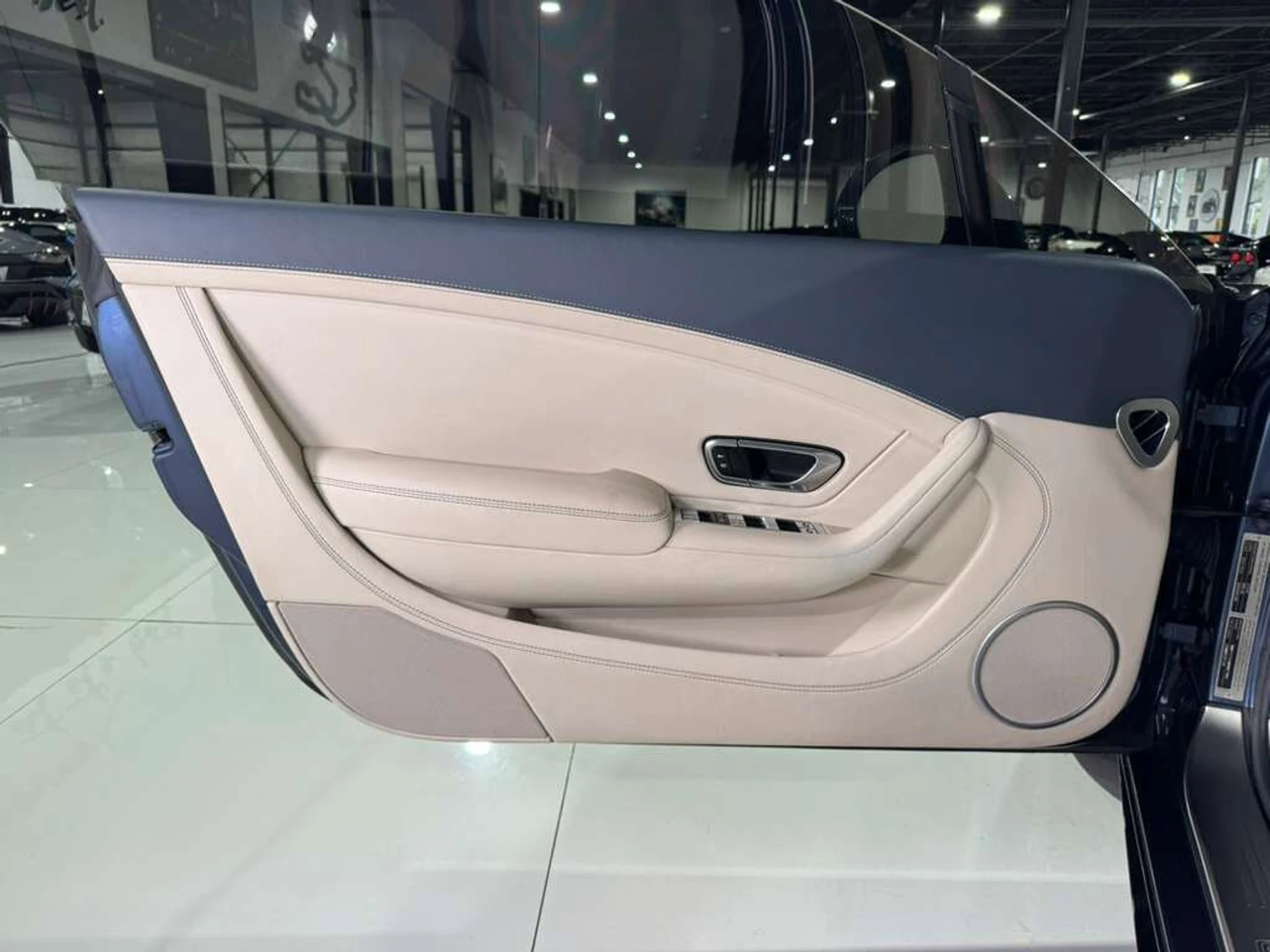 mph031_3963789779_029a452f15b39a2a92000bcff0c46209_42da1ba726