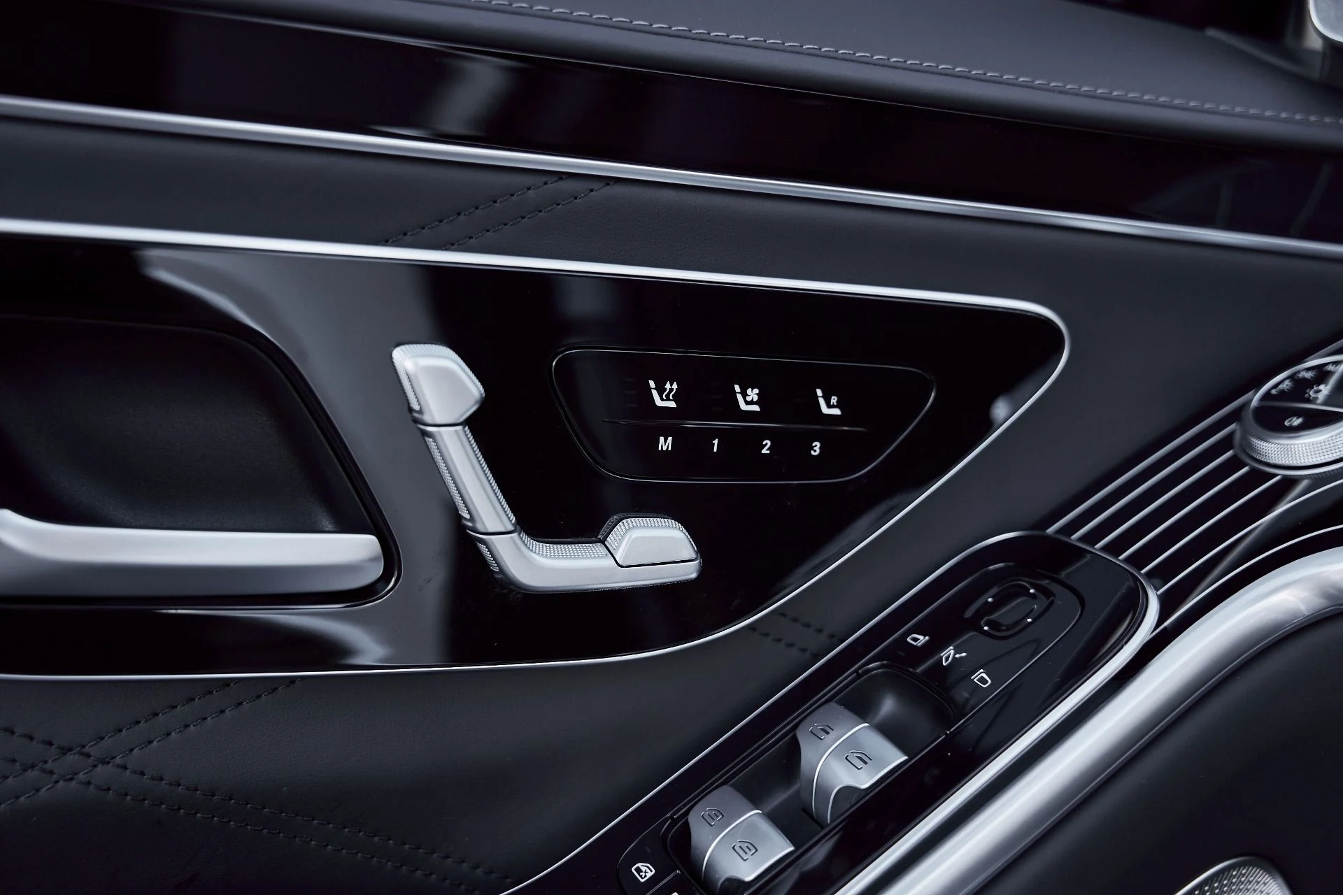 mph031_3971204710_Used_2023_Mercedes_Benz_S_Class_Maybach_S_680_1769803999_fae52a7c12