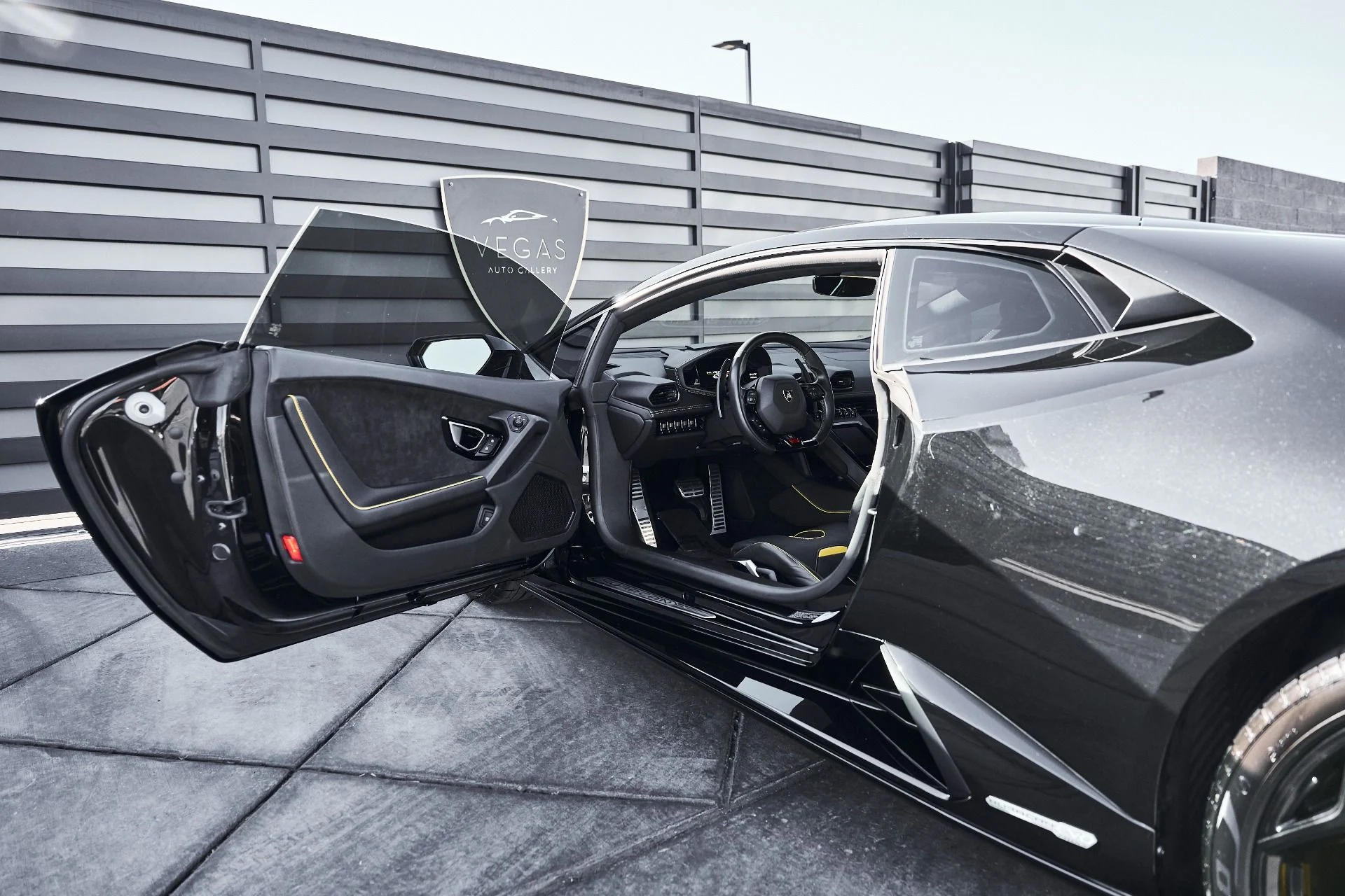 mph031_3973436735_Used_2021_Lamborghini_Huracan_EVO_Base_1774404981_47cd1ead95