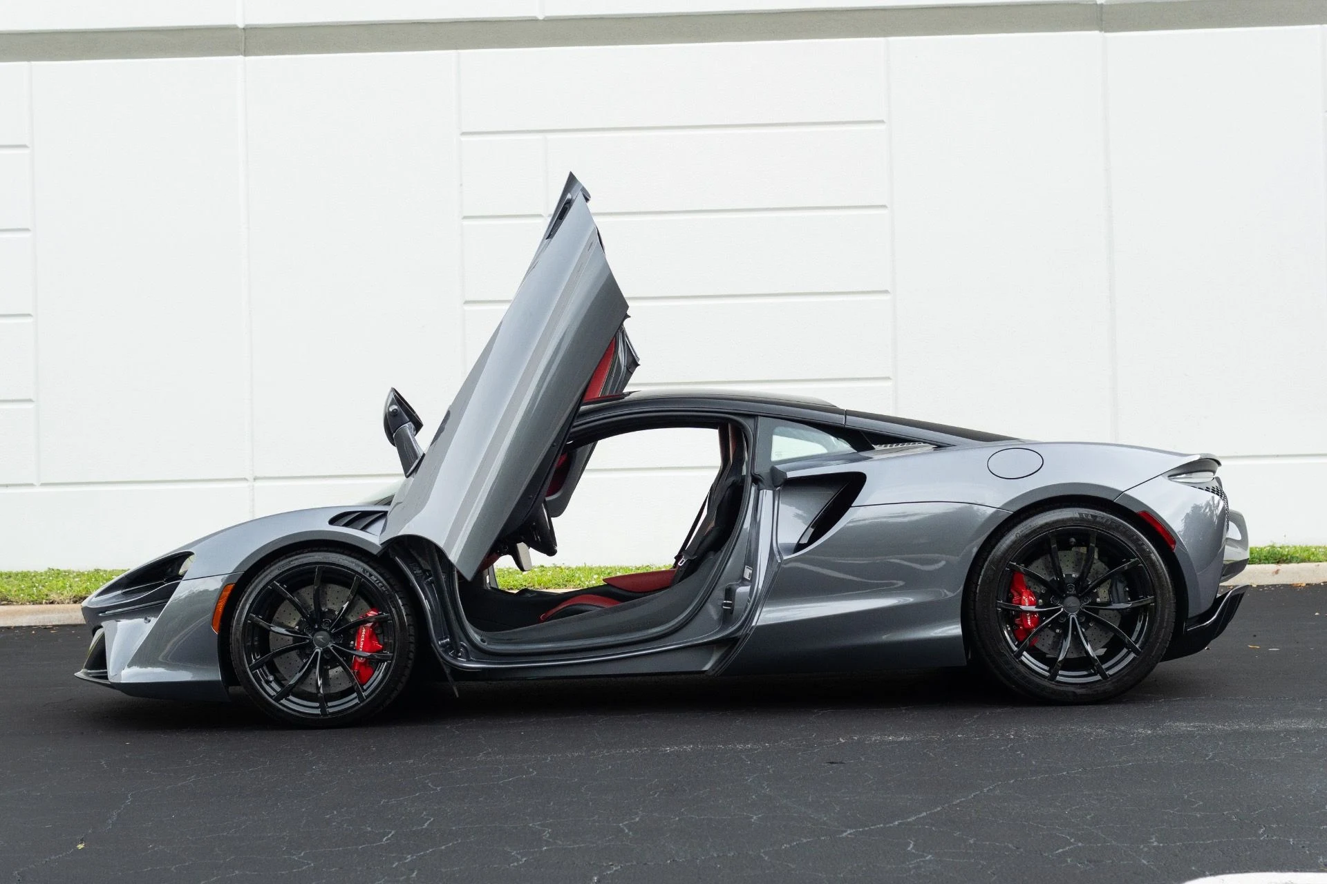 mph031_3975387641_Used_2023_Mc_Laren_Artura_1776712926_9db0e4394c