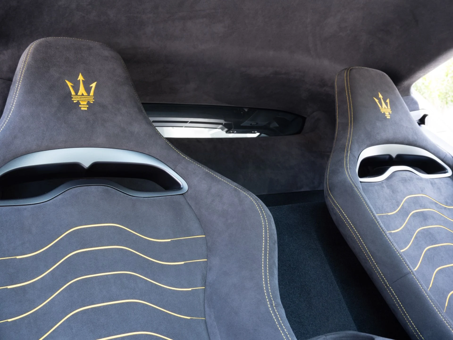 mph031_3989330291_Used_2023_Maserati_MC_20_1774904496_3f8cf04897