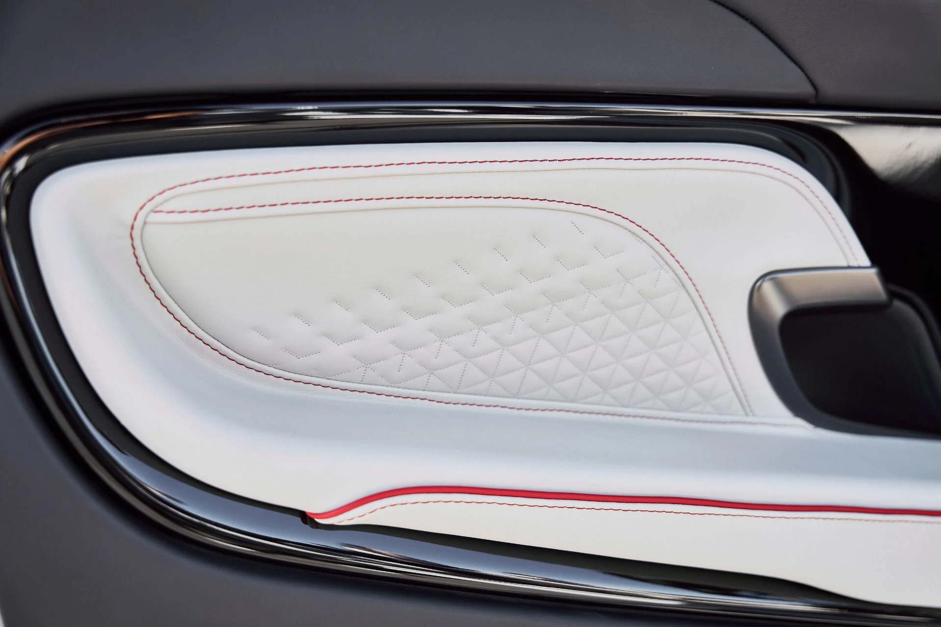 mph031_3992269120_Used_2023_Aston_Martin_DBS_Volante_1770513066_0a26e399a8