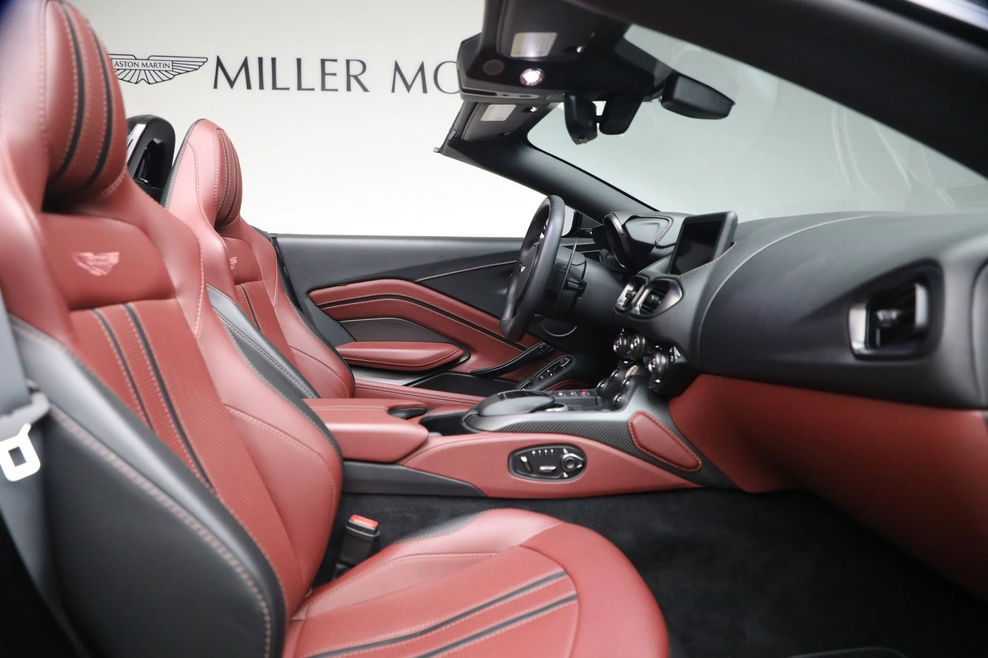 mph031_3992296148_Used_2021_Aston_Martin_Vantage_1764880985_069970b8b9
