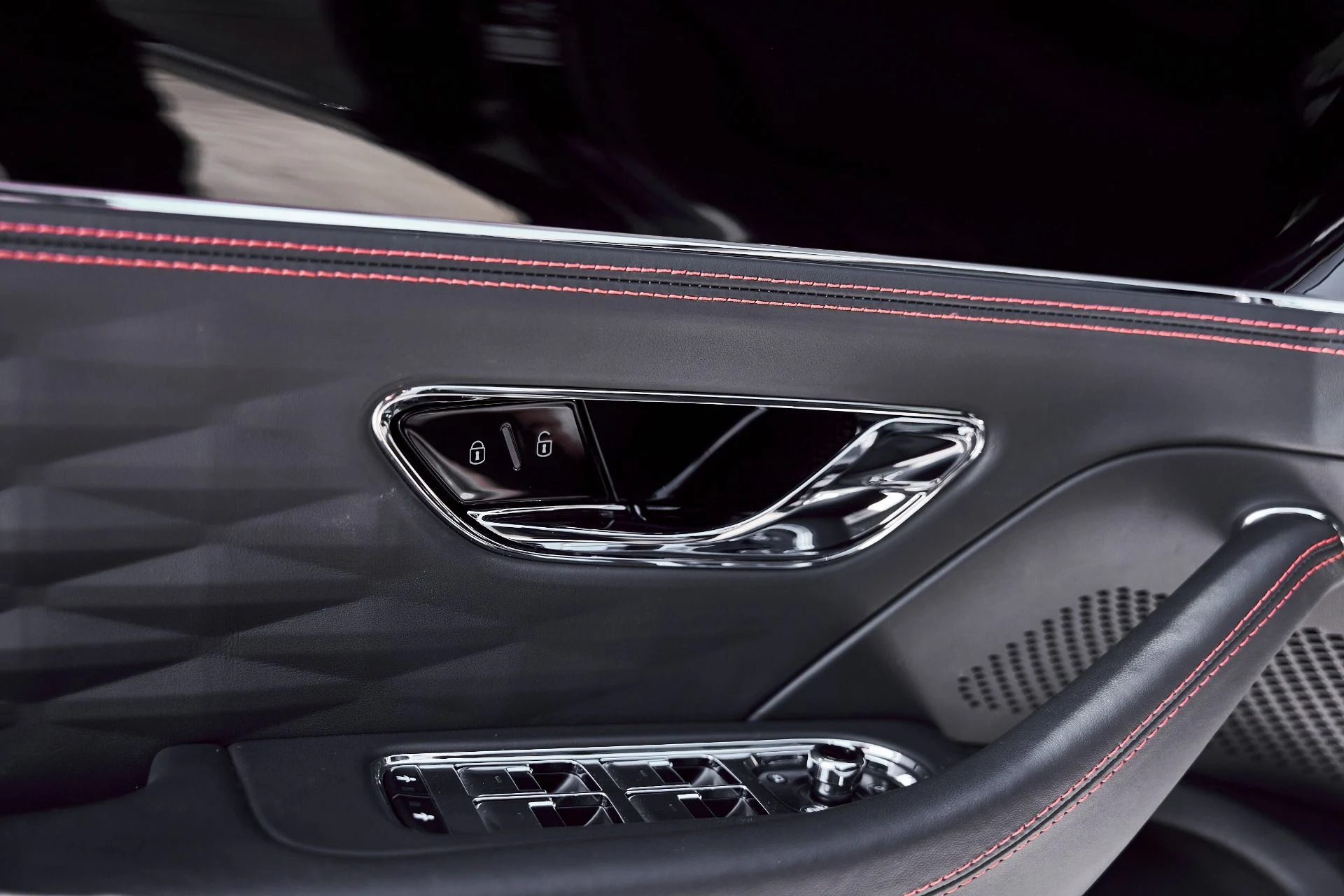 mph031_3999800972_Used_2023_Bentley_Flying_Spur_S_1770950665_94cfabfbc7