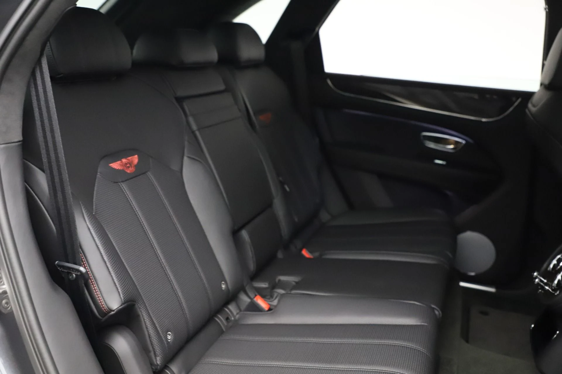 mph031_4000177214_Used_2021_Bentley_Bentayga_V8_1610148203_6b0e472580