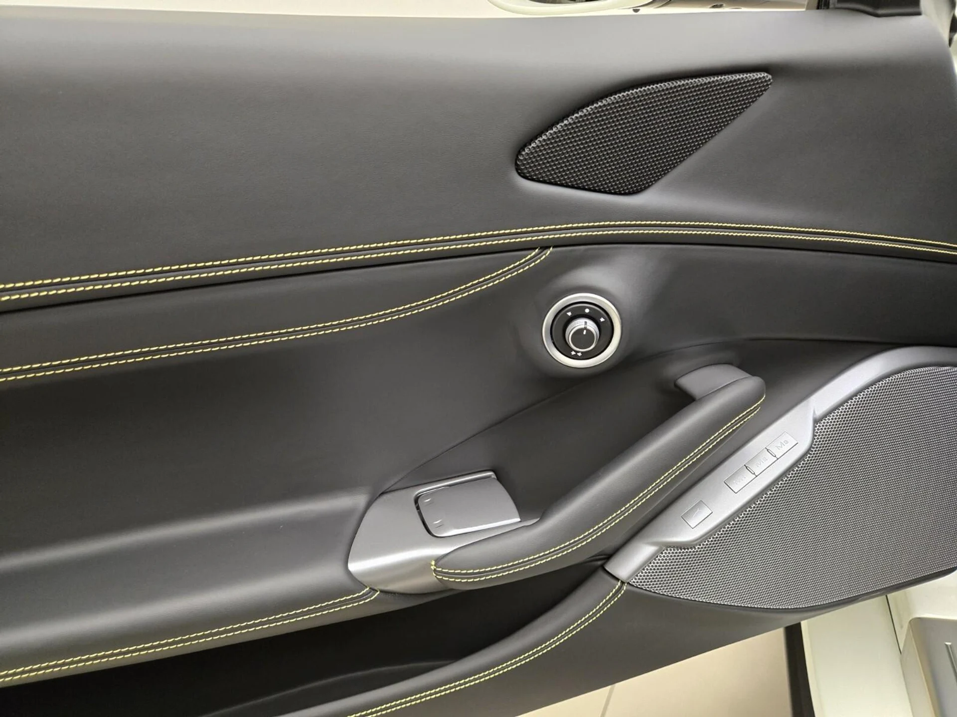 mph031_4004033842_Used_2023_Ferrari_Portofino_1757488903_3e08d7a18c