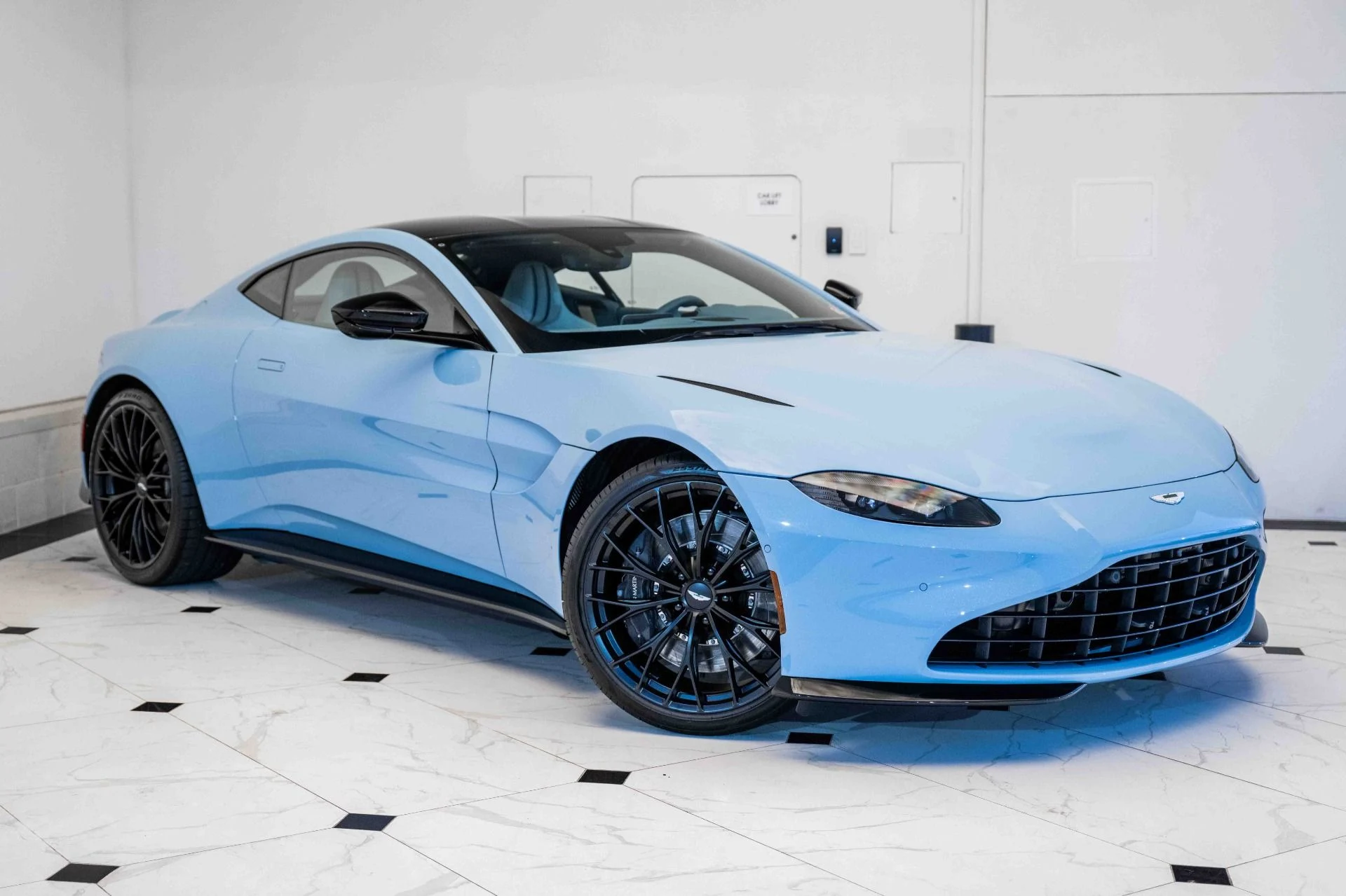 mph031_4017172808_Used_2023_Aston_Martin_Vantage_V8_Coupe_1699283559_12bfb04b46