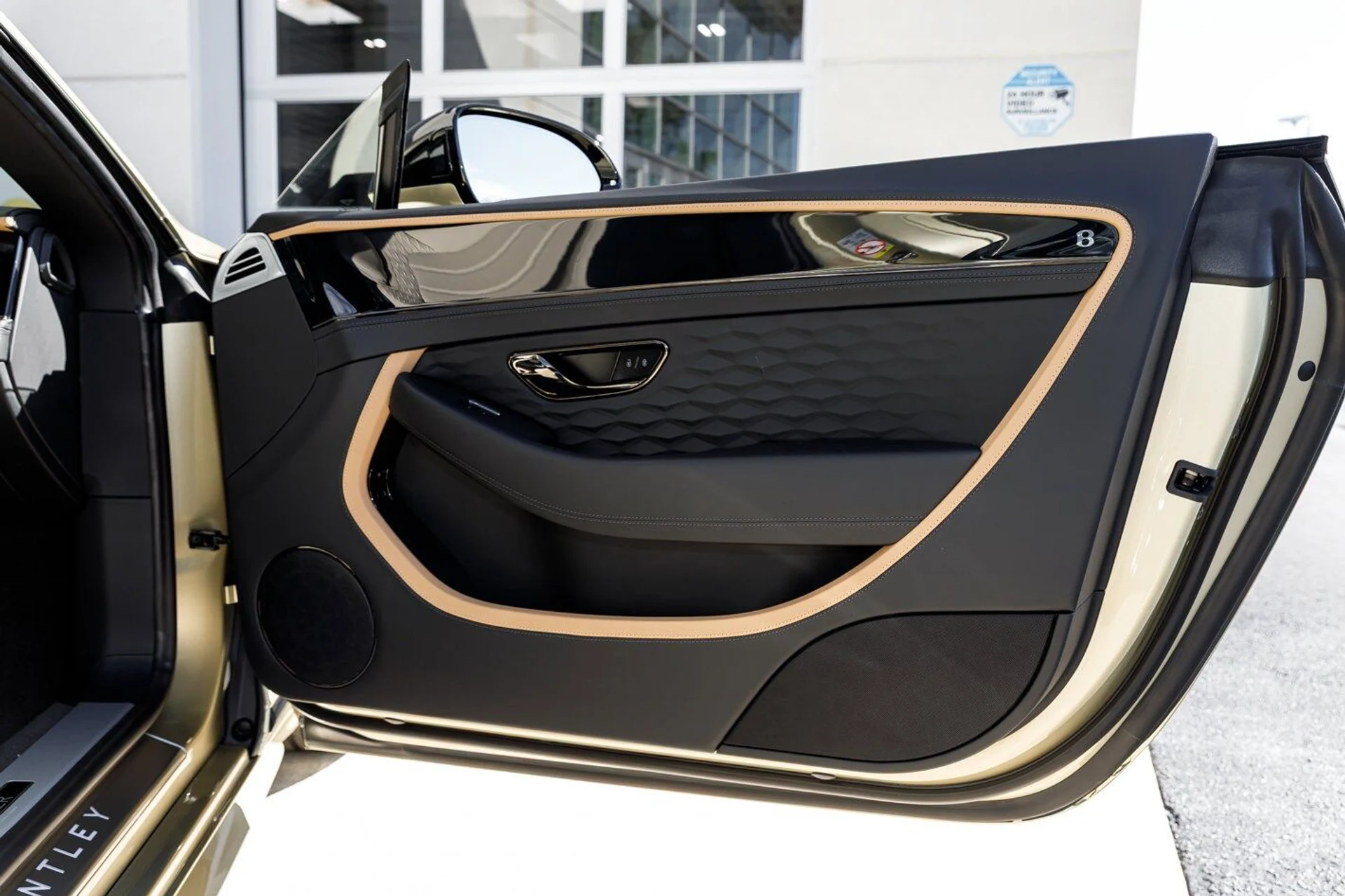 mph031_4036053706_a0b6864bf327e645678744e882fa7bd0x_1bfdc1a87e