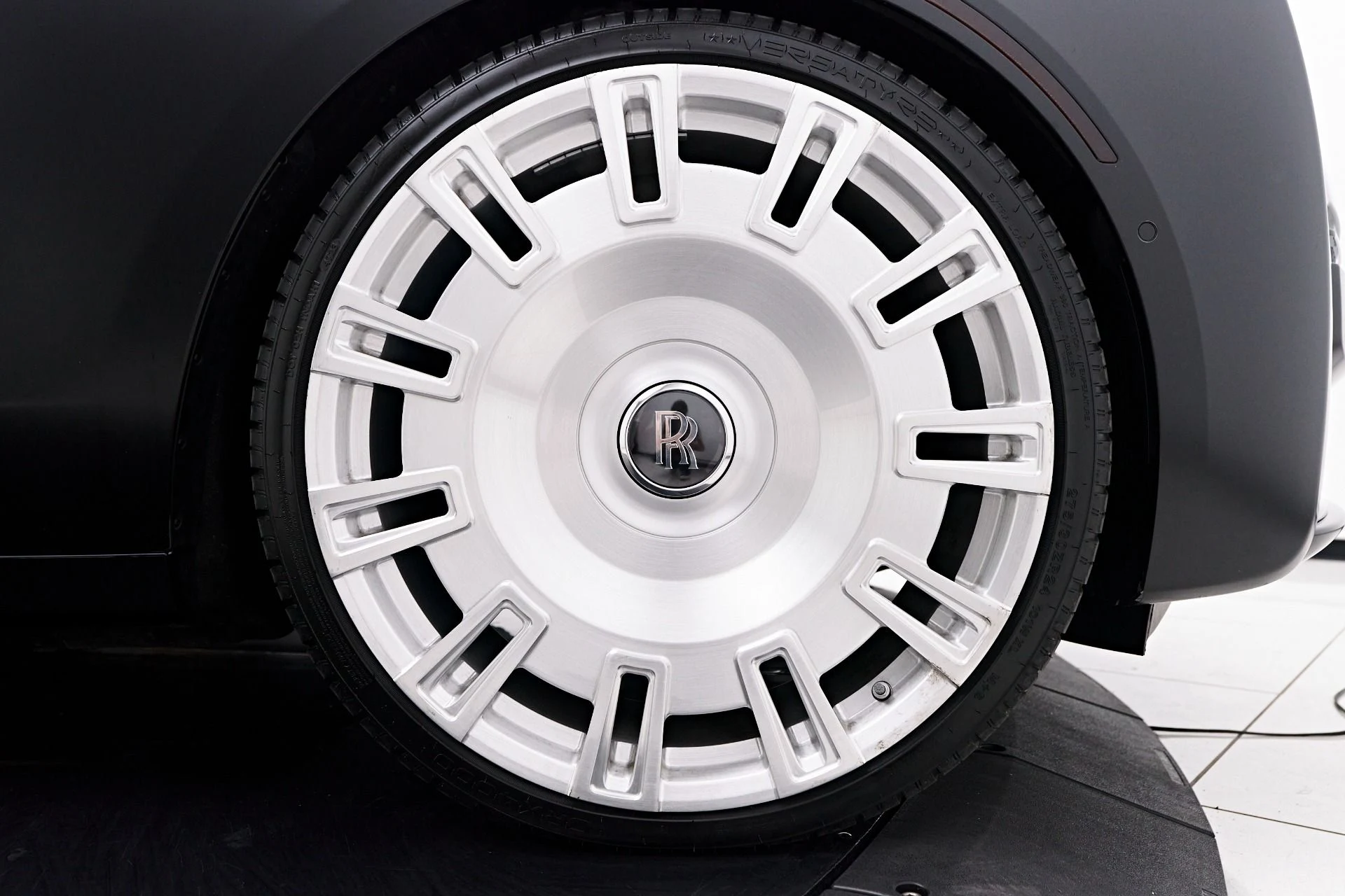 mph031_4037770502_Used_2024_Rolls_Royce_Ghost_Base_1755131984_4a92c5f9c8