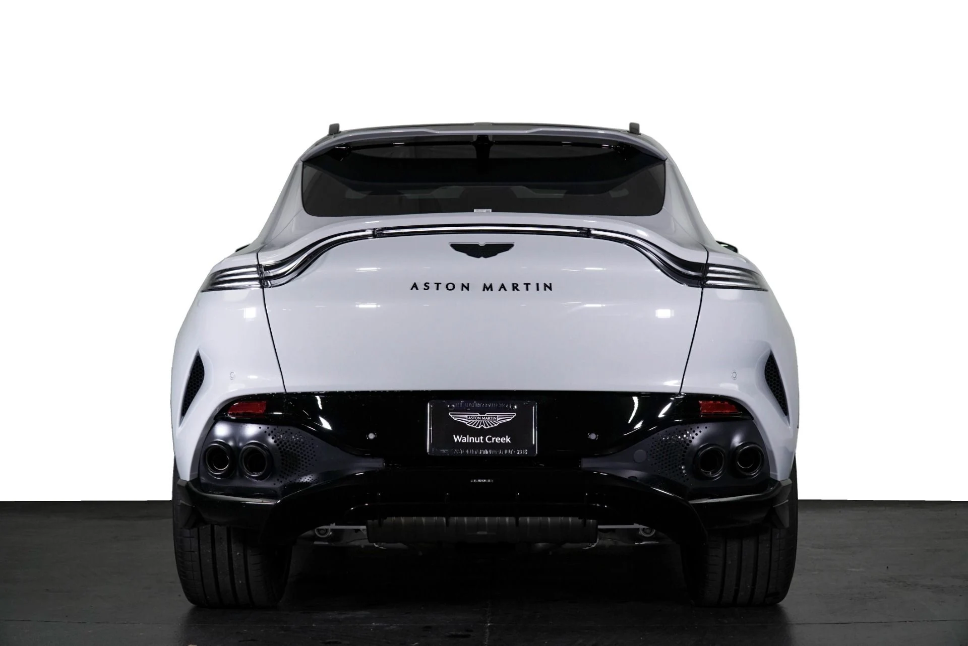 mph031_4048167415_New_2026_Aston_Martin_DBX_707_1767899119_a3884845c3