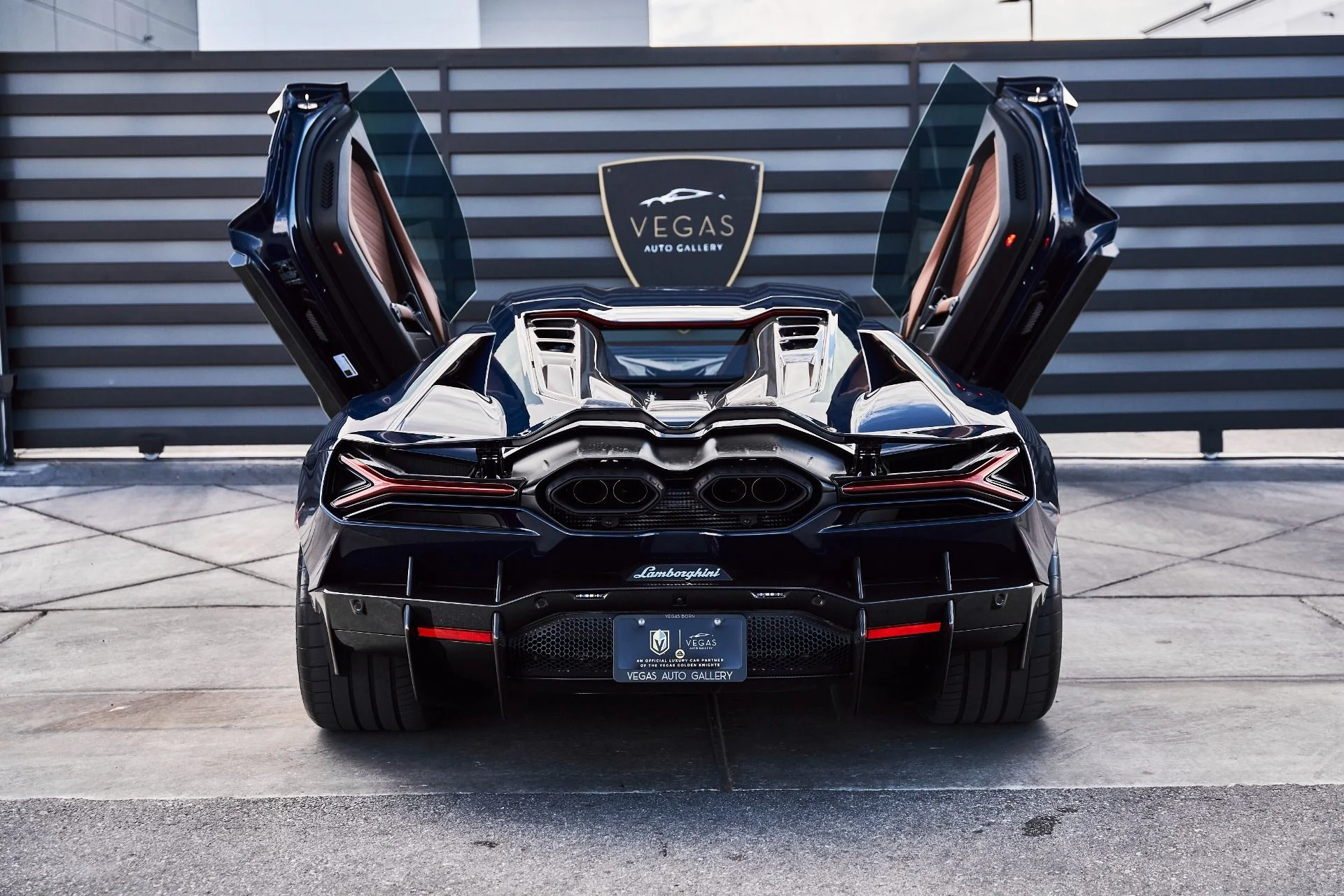 mph031_4061188787_Used_2025_Lamborghini_Revuelto_Base_1777078104_43edcada6e