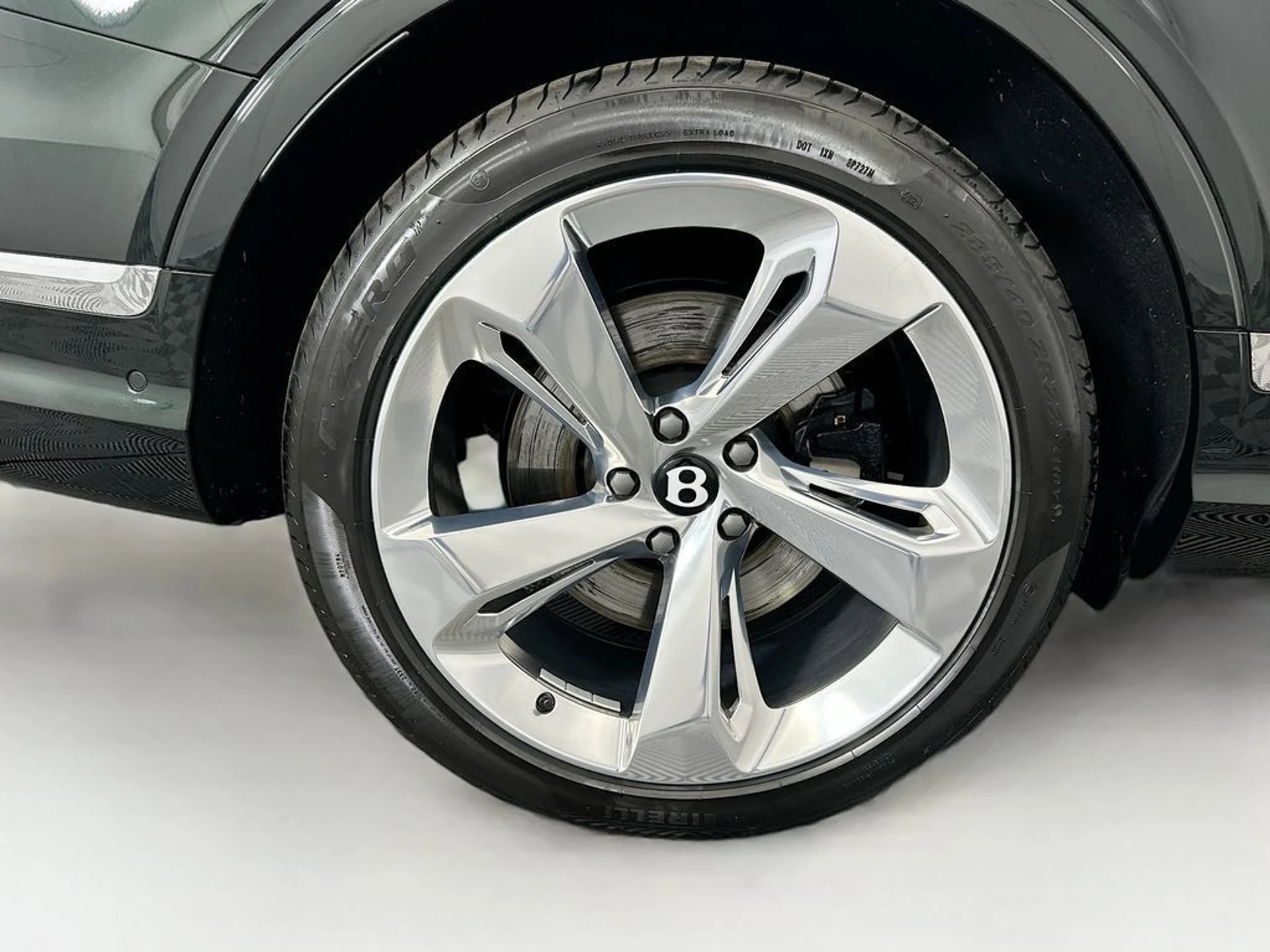 mph031_4066275929_used_2025_bentley_bentayga_ewb_v8awd_8119_22989350_32_1024_49f95fee72