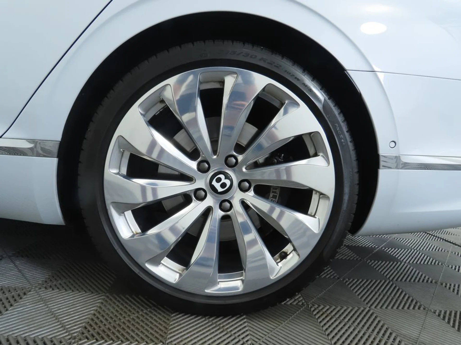 mph031_4072180641_used_2020_bentley_flying_spur_w12sedan_8119_22909310_32_1024_fe76890f7a
