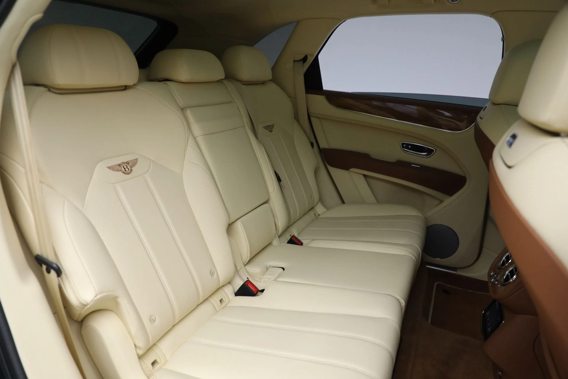 mph031_4083213288_Used_2023_Bentley_Bentayga_V8_cd9654c0d8