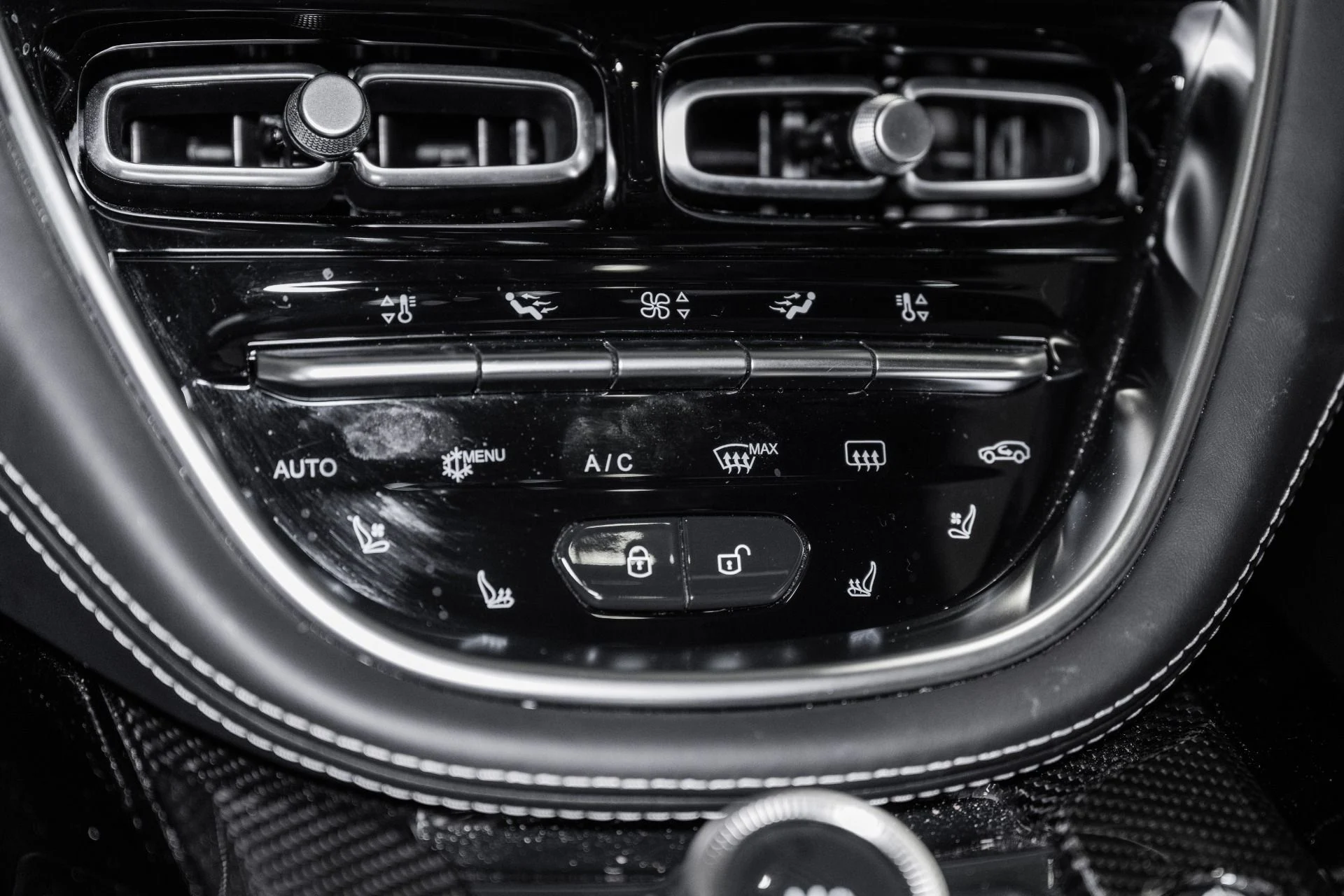 mph031_4083991016_Used_2023_Aston_Martin_DBX_707_1761749500_1137a5143f