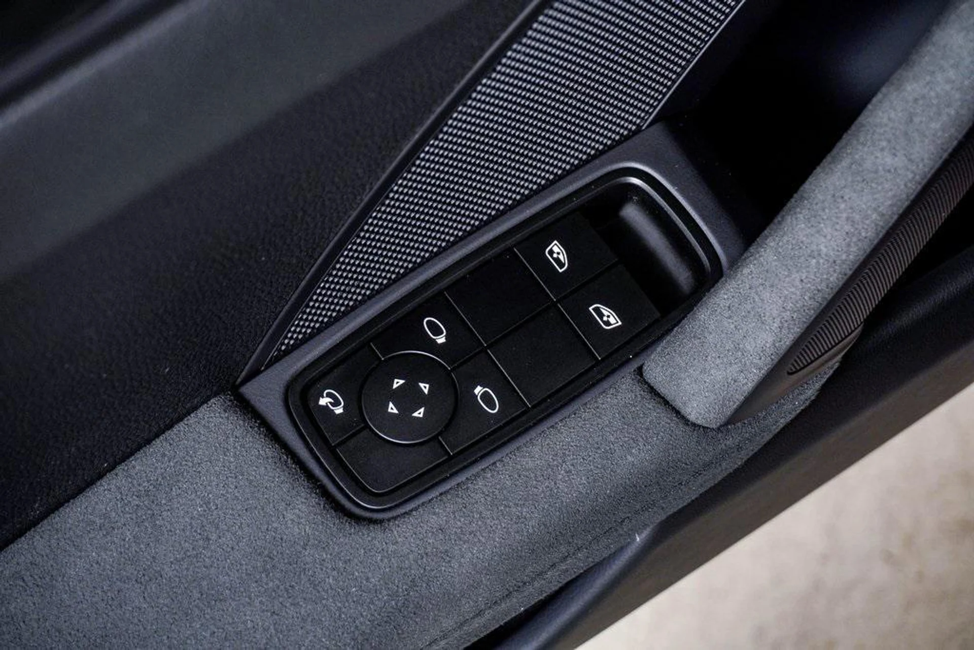 mph031_4092158997_KFW_1_ZT_2_V_Vjq0_QP_8_B3_Tq_QXSE_Gf_Y_dae4c01f00