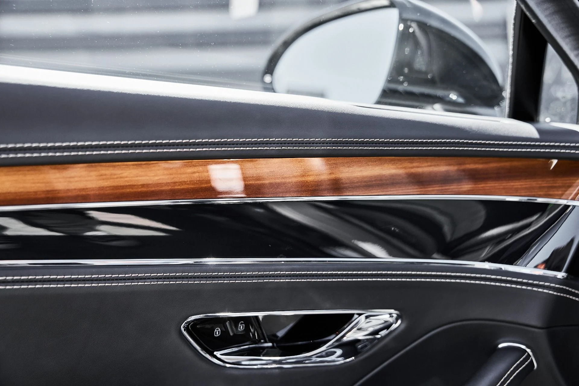 mph031_4092981430_Used_2024_Bentley_Flying_Spur_1782150671_f9c8e5e0fe