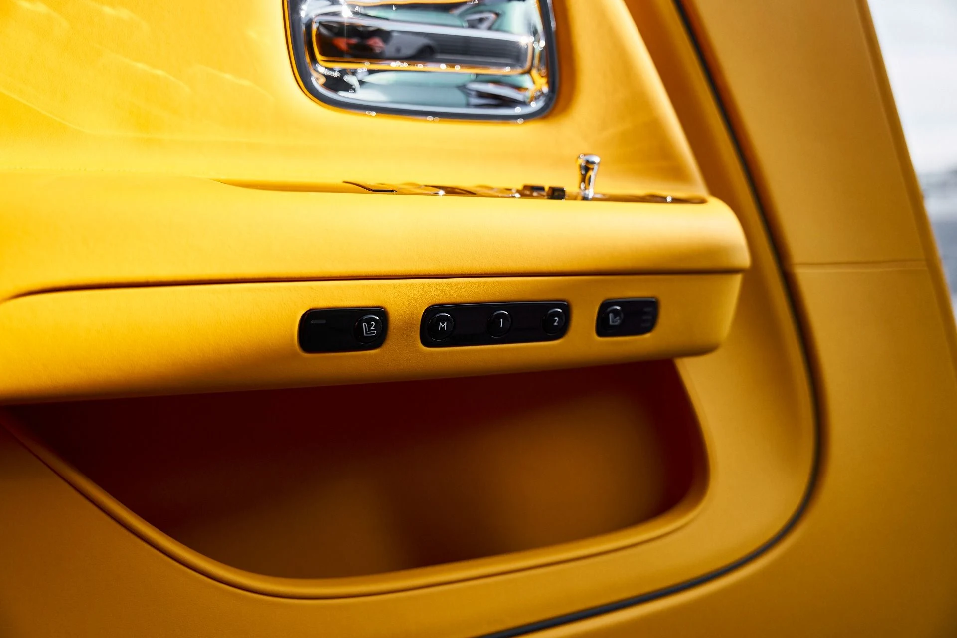 mph031_4107423858_Used_2025_Rolls_Royce_Spectre_BLACK_BADGE_1769482368_9ce4d3df5f