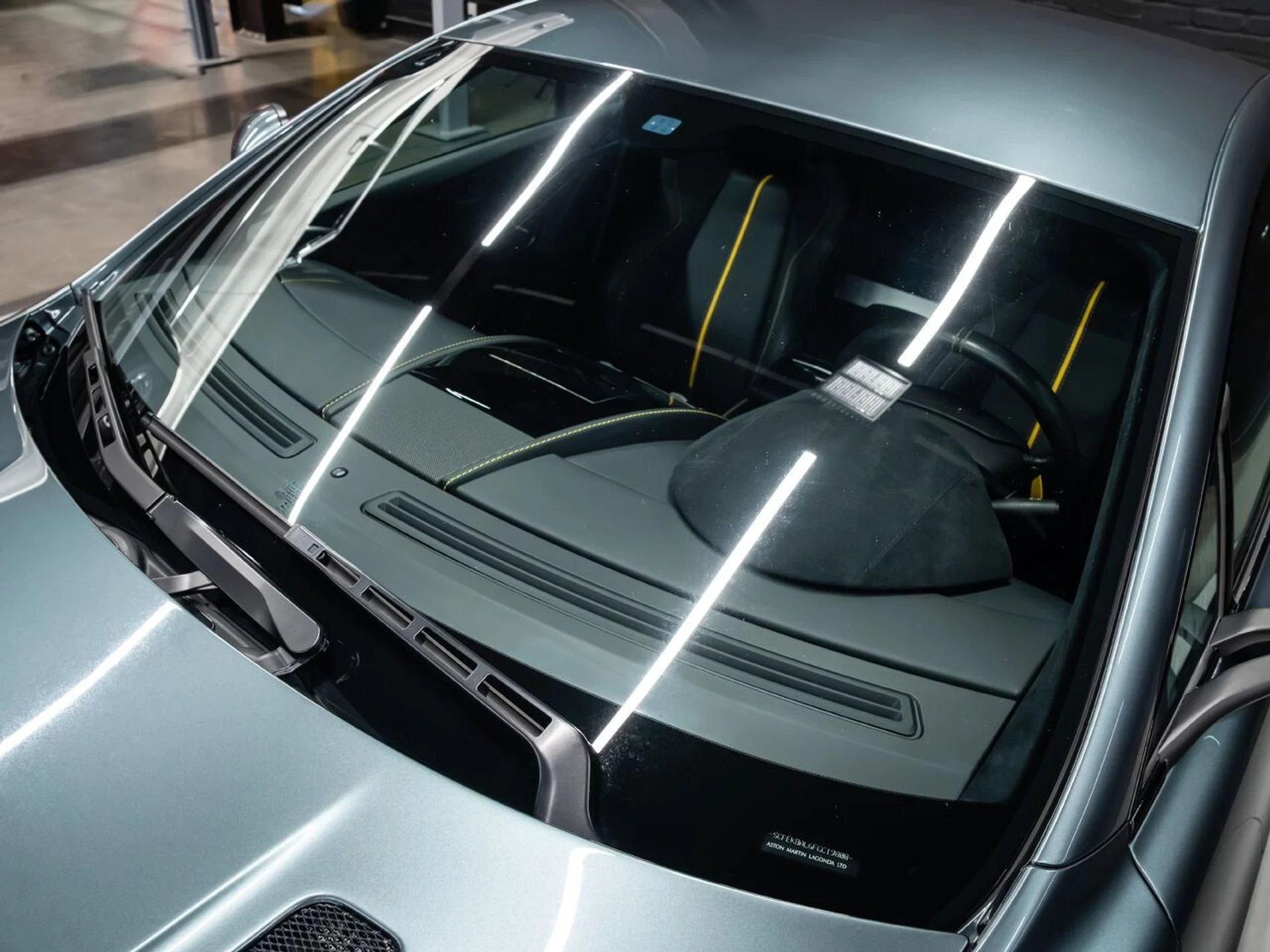 mph031_4132369058_aston_martin_v8_vantage_2015_d3a92530f6
