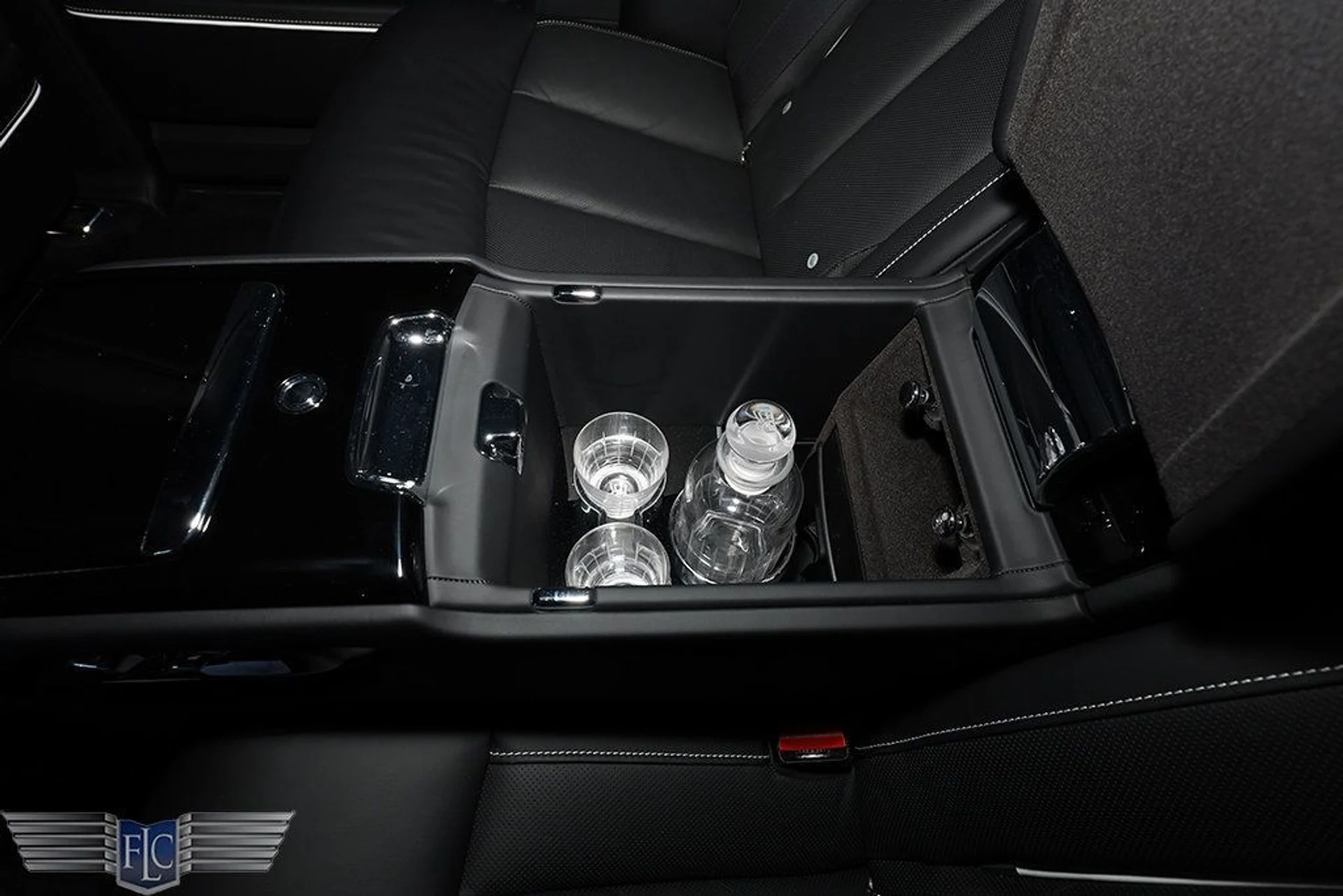 mph031_4145369633_used_2022_rolls_royce_phantom_sedan_9689_23002313_32_1024_50e958cbfc