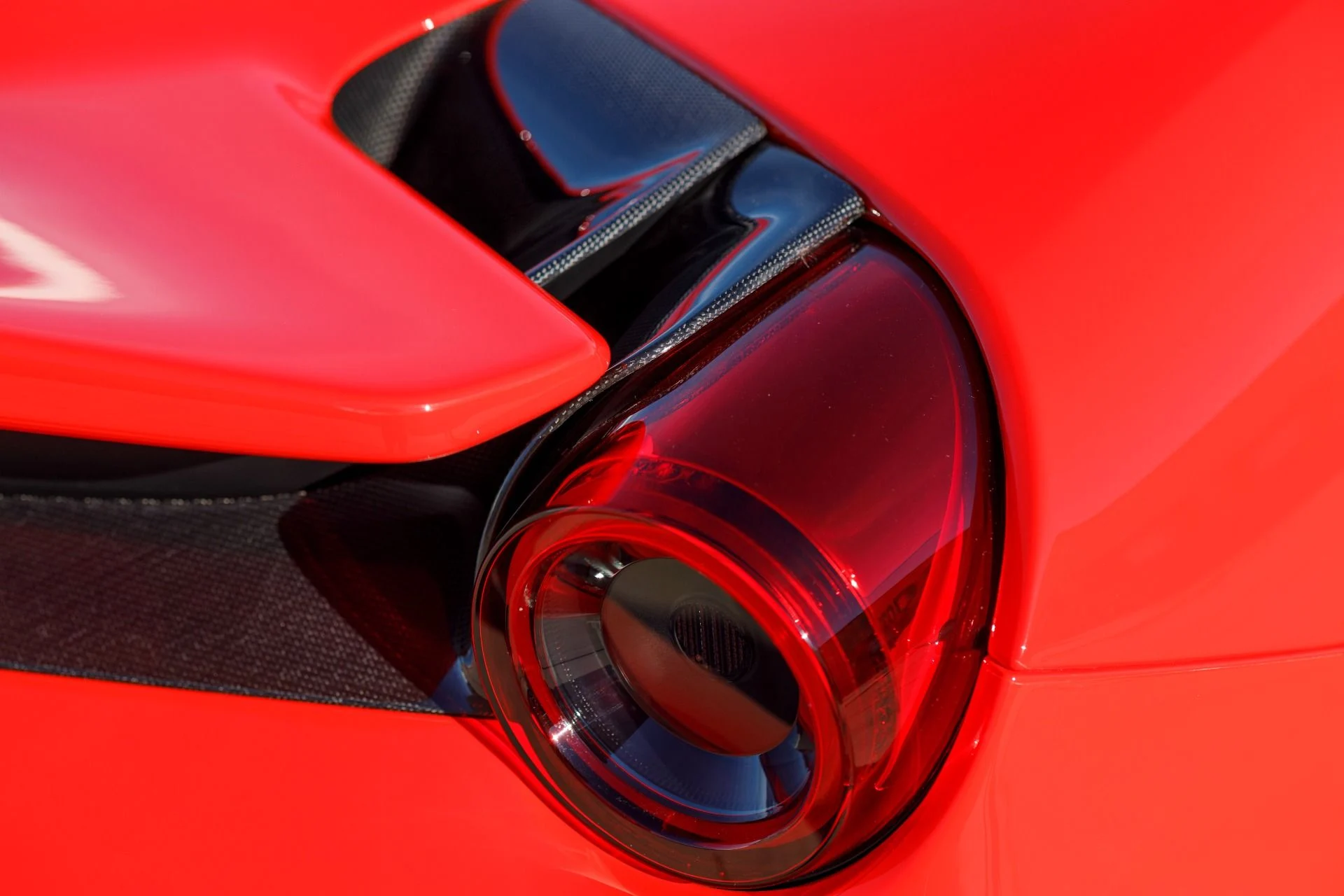 mph031_4153283676_Used_2020_Ferrari_488_Pista_1765914948_7dc503e6a7