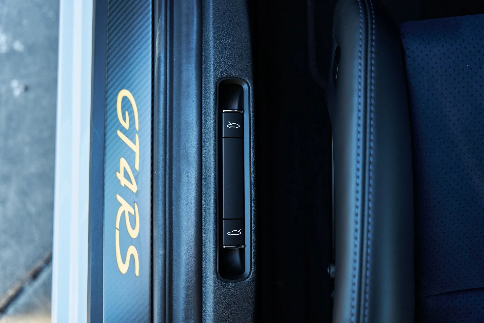 mph031_4156265119_Used_2025_Porsche_718_Cayman_GT_4_RS_1766025510_21375475f3