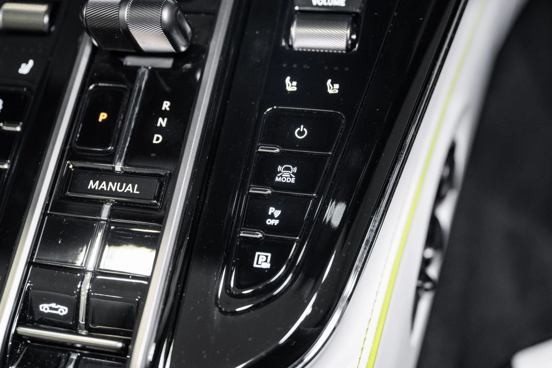 mph031_4171403177_New_2026_Aston_Martin_Vantage_S_Roadster_1780941042_4991ea20b6