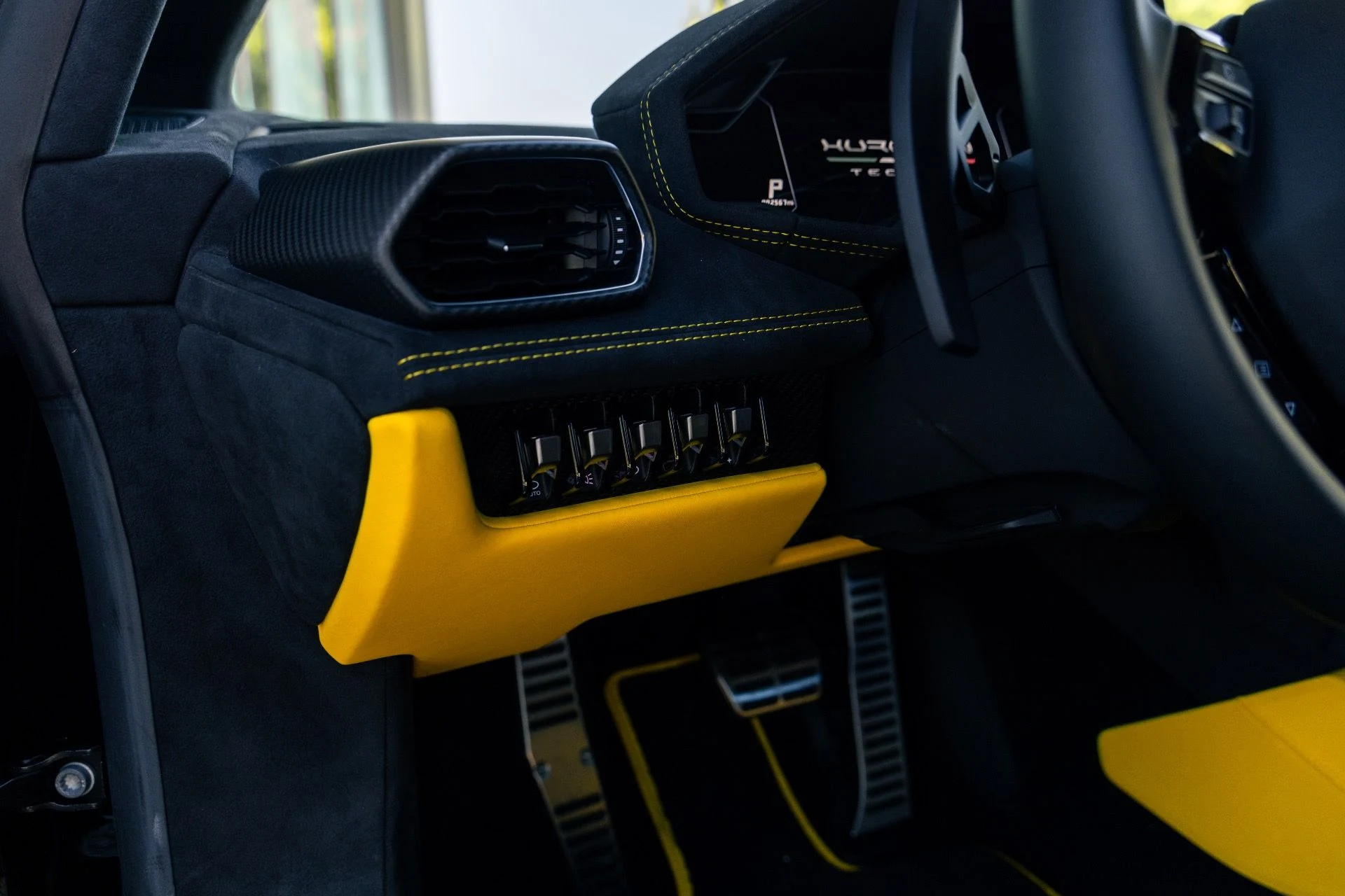 mph031_4186306706_Used_2024_Lamborghini_Huracan_Tecnica_1774294544_178929aaa8