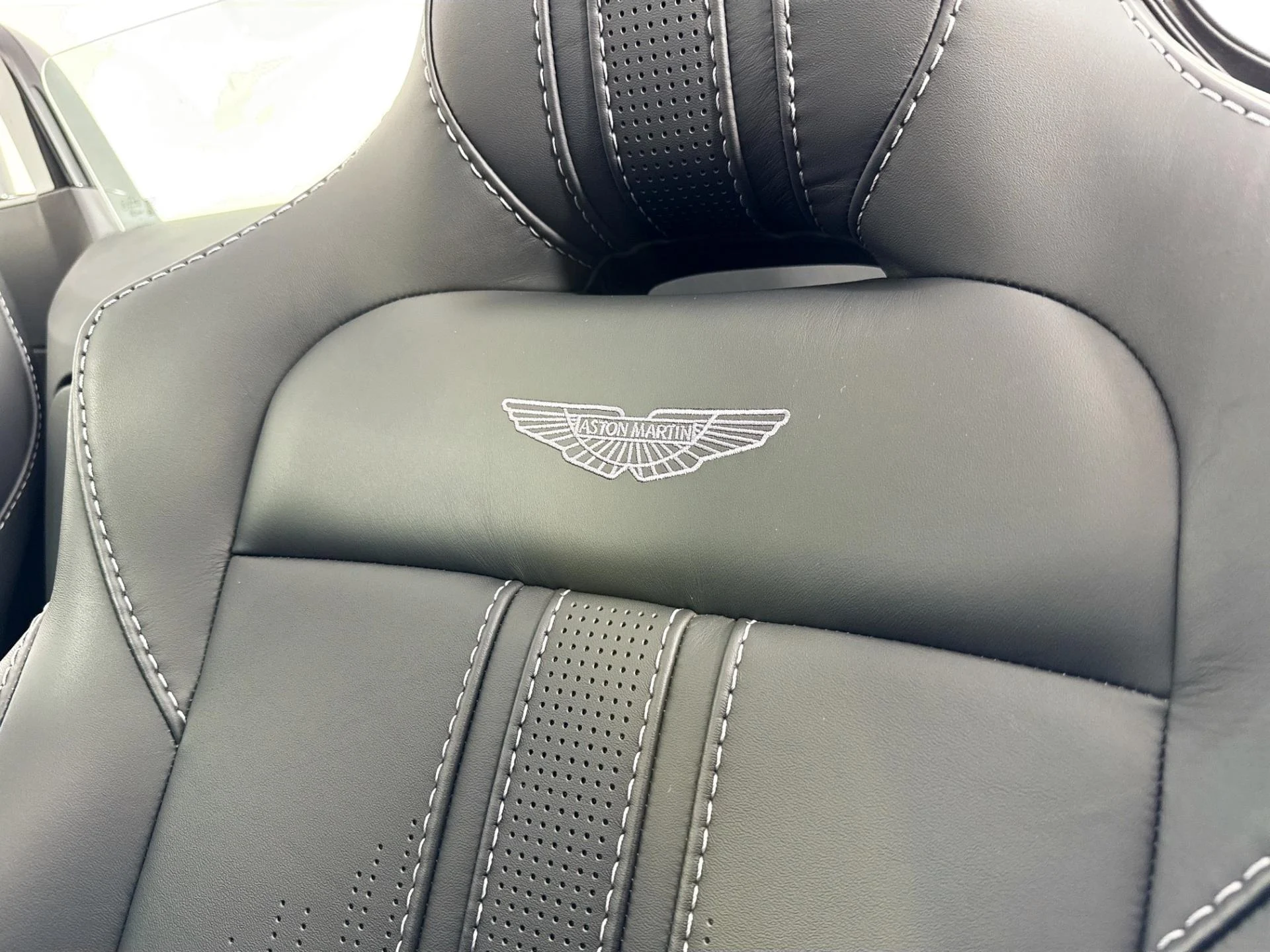 mph031_4192593418_Used_2023_Aston_Martin_Vantage_V8_1783445554_1f0f3b11a4