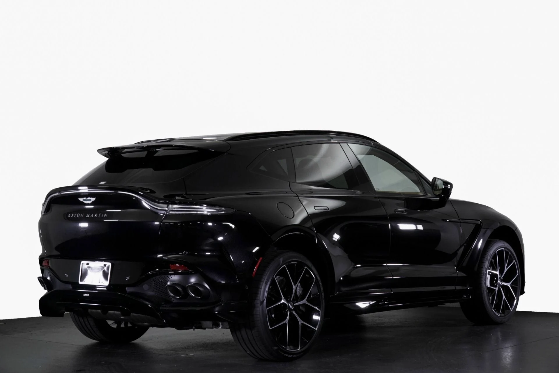 mph031_4196459646_New_2026_Aston_Martin_DBX_707_1769661941_a46e49a0b5