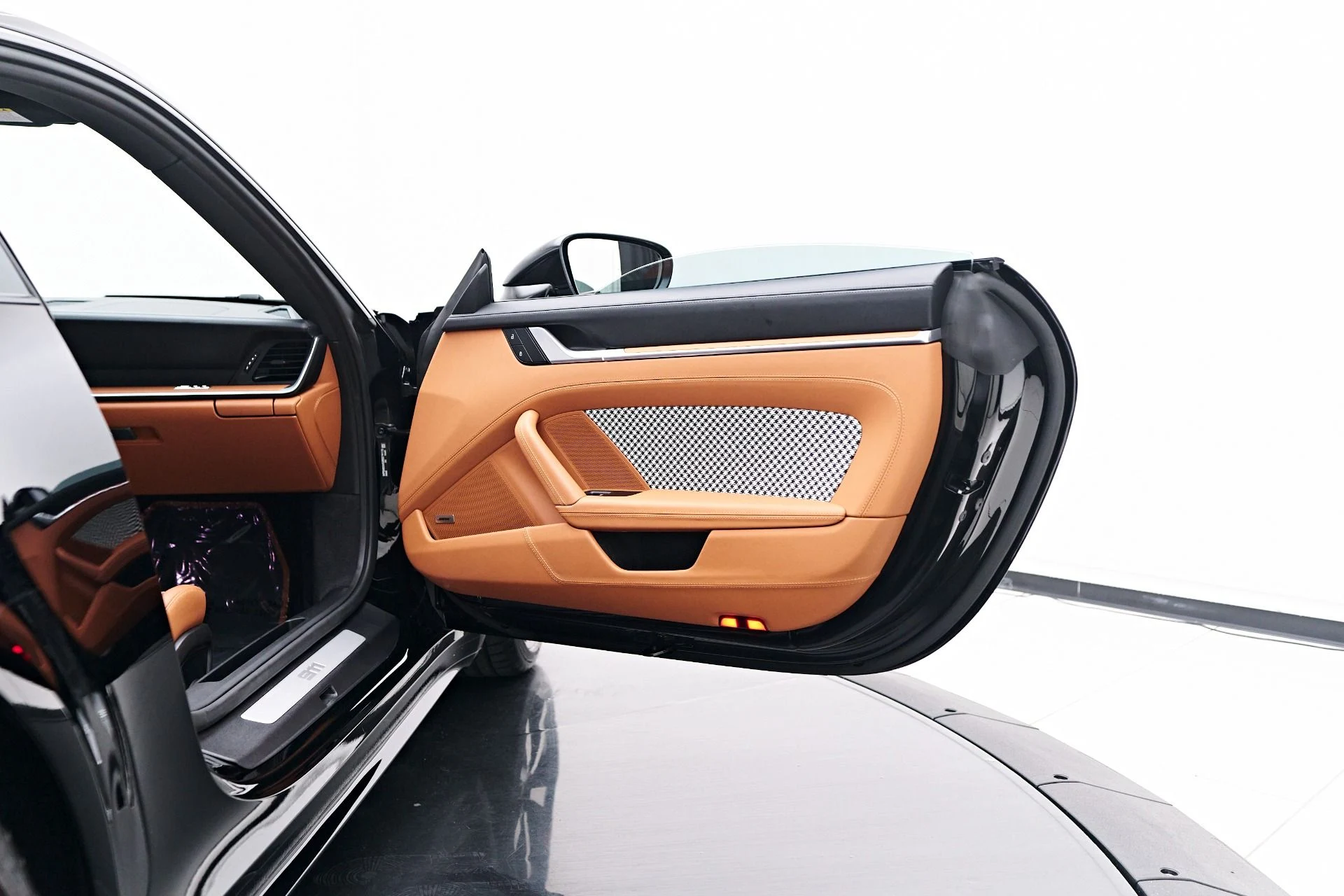 mph031_4197629347_Used_2024_Porsche_911_Carrera_S_1758752823_536db68d2a