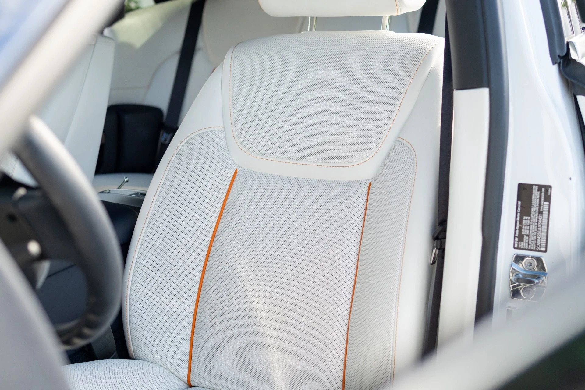 mph031_419881601_Used_2018_Rolls_Royce_Ghost_1765824060_ea6f6ca10e