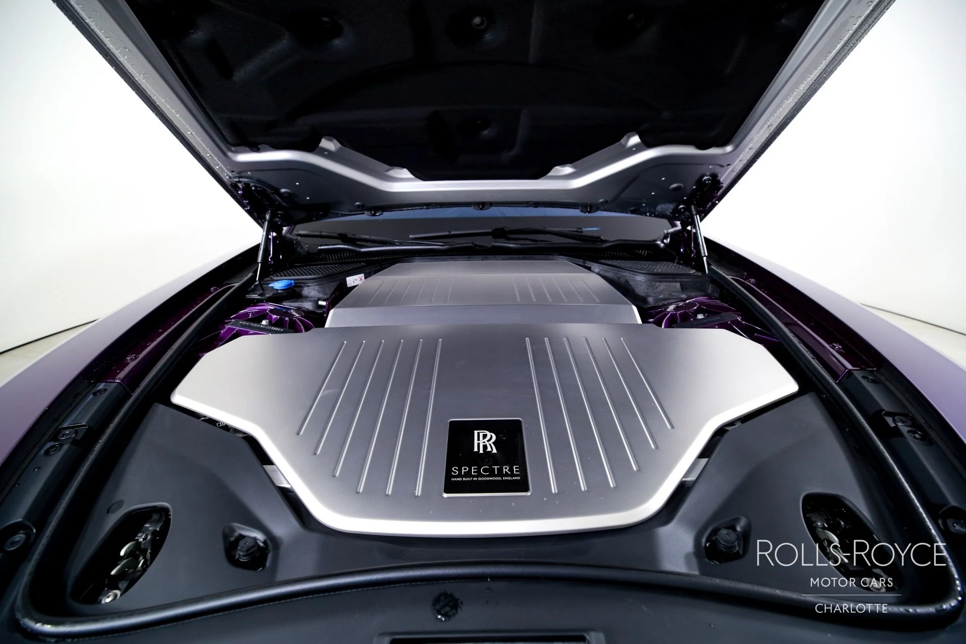 mph031_4204161480_Used_2024_Rolls_Royce_Spectre_1754591081_1c51930920
