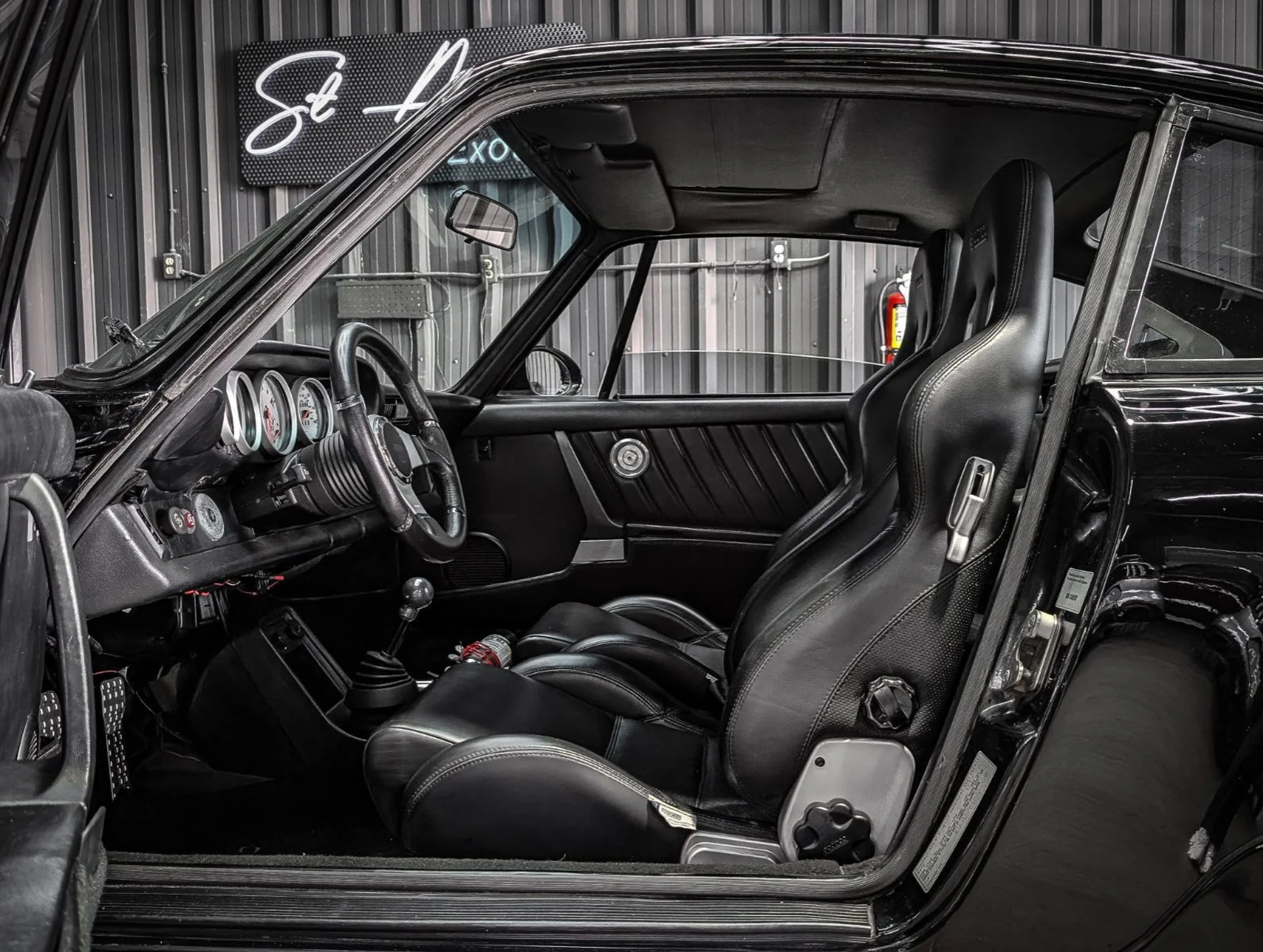 mph031_4218494319_36435187_02166_1979_porsche_911_010_2118197a1d