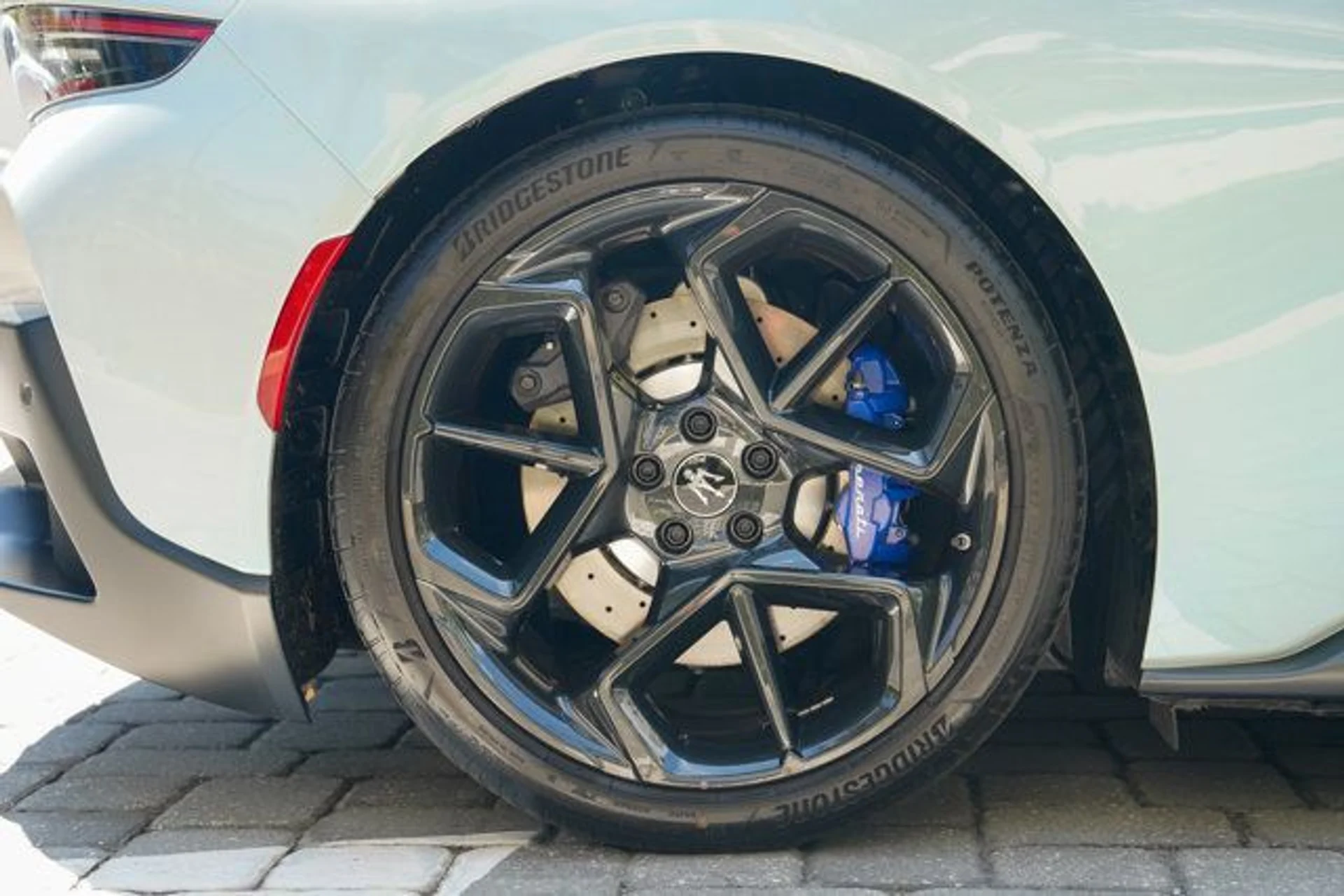 mph031_4222752950_22997717_32_640_9854b54241