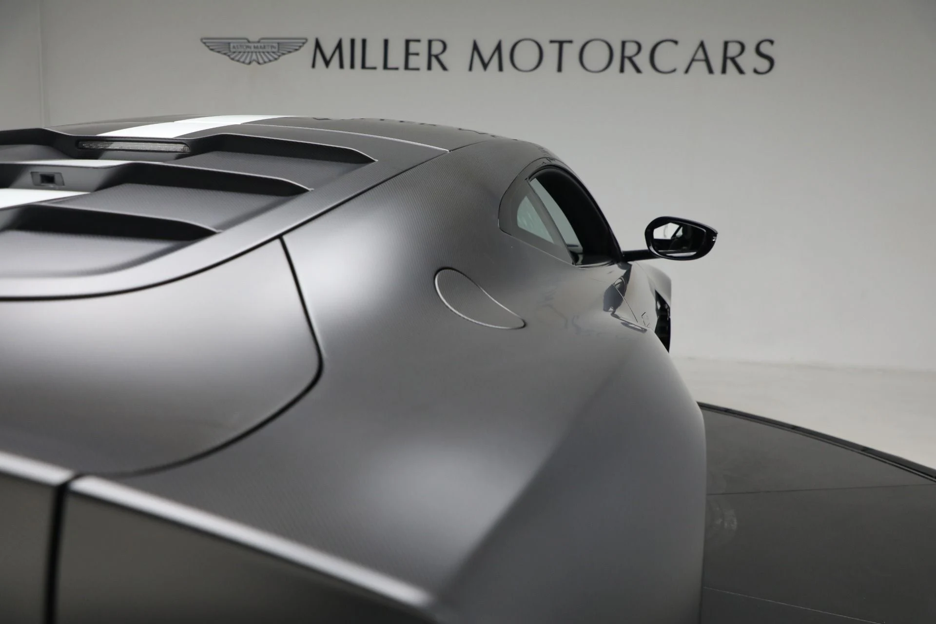 mph031_4224467581_New_2024_Aston_Martin_Valour_29a06a111b