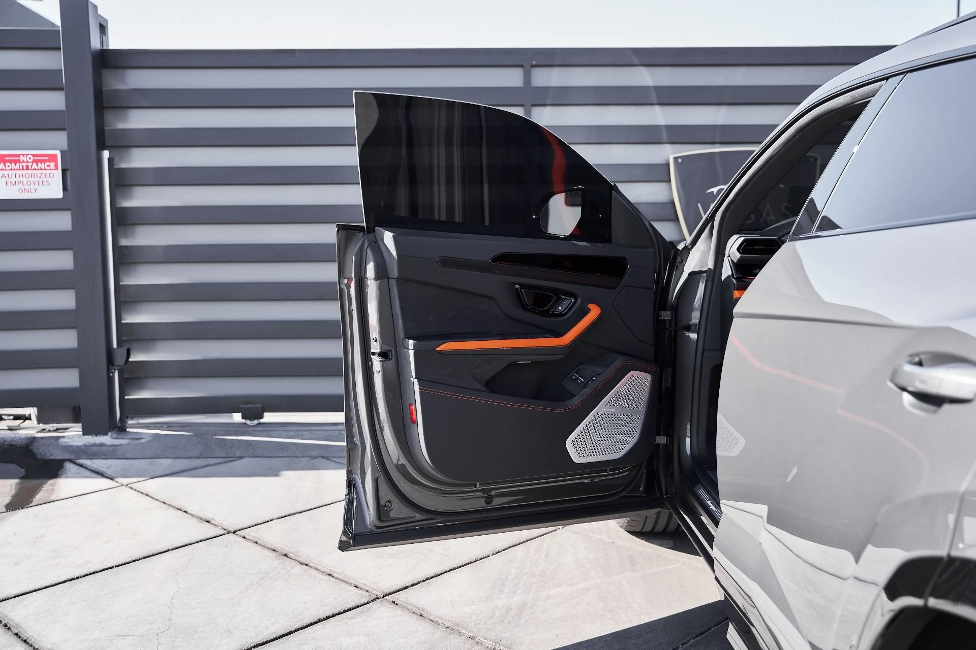 mph031_4228144400_Used_2025_Lamborghini_Urus_SE_1770086460_ab6c16ebf5