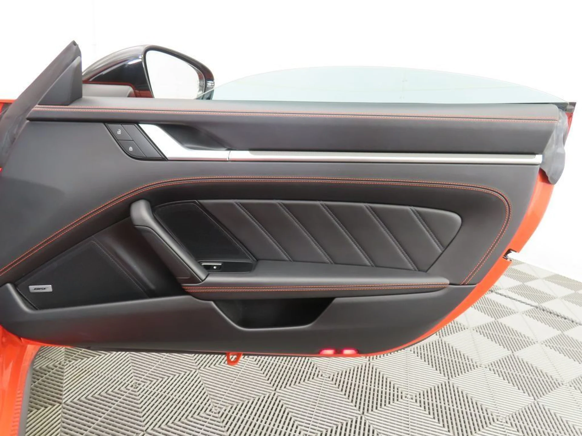 mph031_4231287223_used_2022_porsche_911_turbocabriolet_8119_22928338_32_1024_bb55a91f99